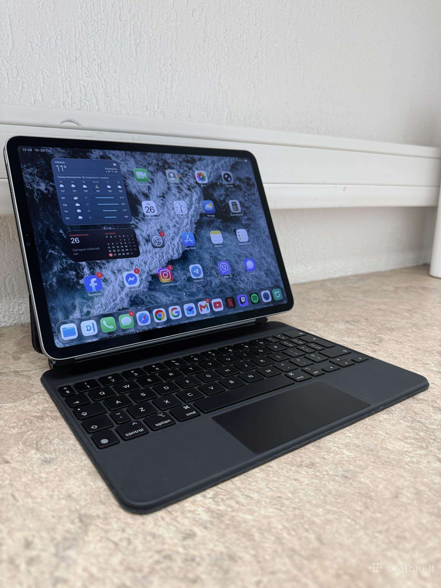 Apple iPad Pro 11 4 kartos + klaviatūra