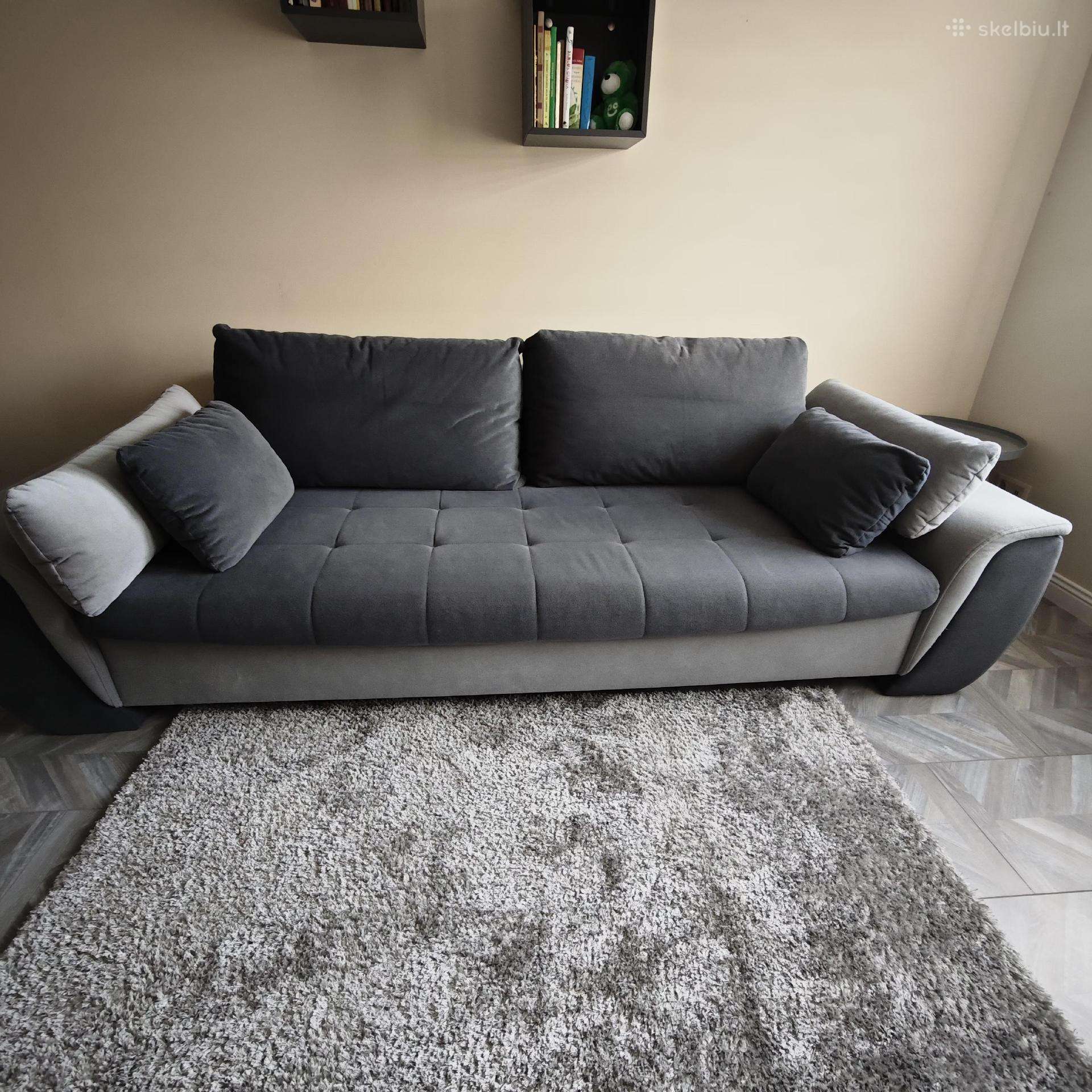 Sofa- lova