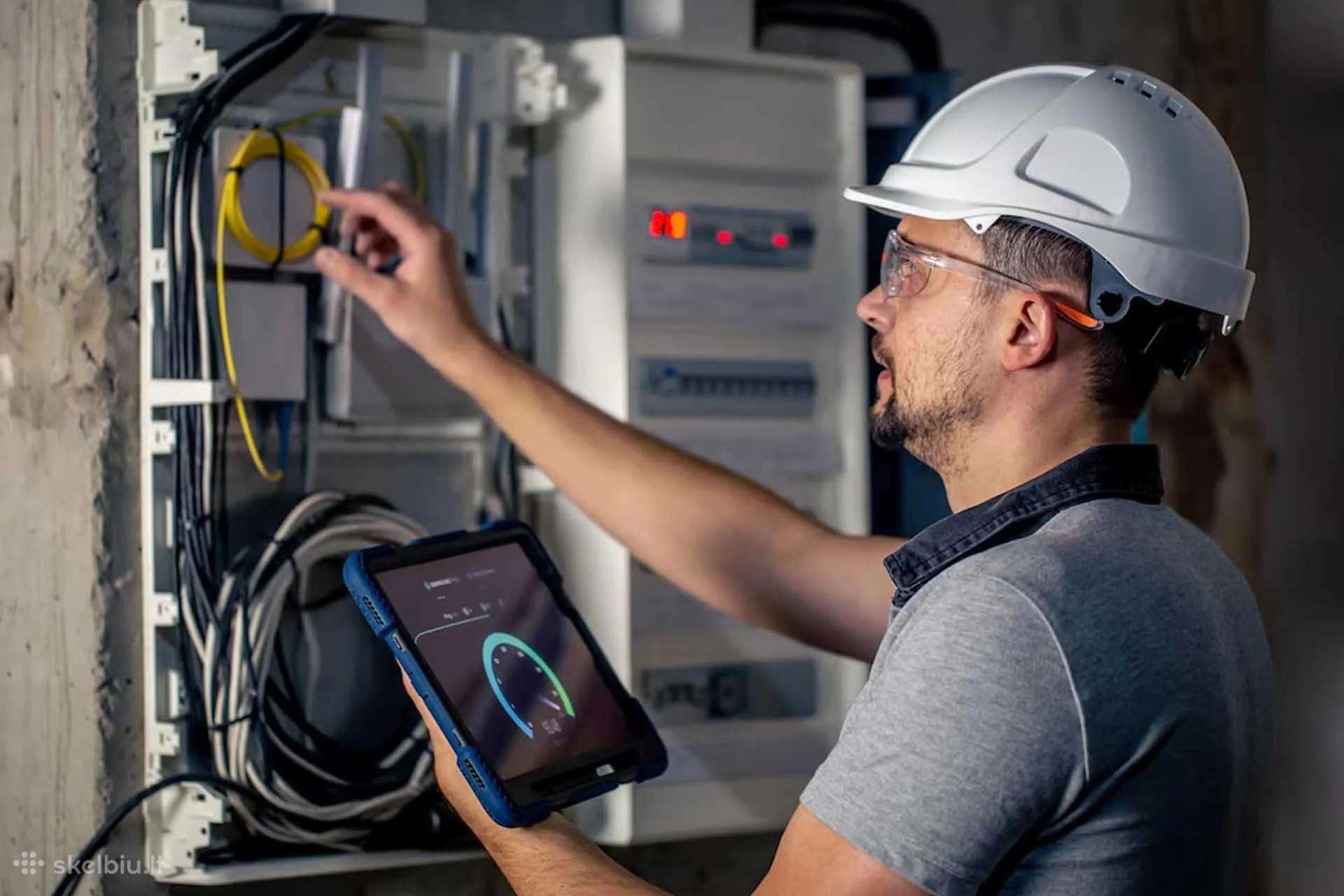 Ieškome Elektrikų - Elektromontuotojų