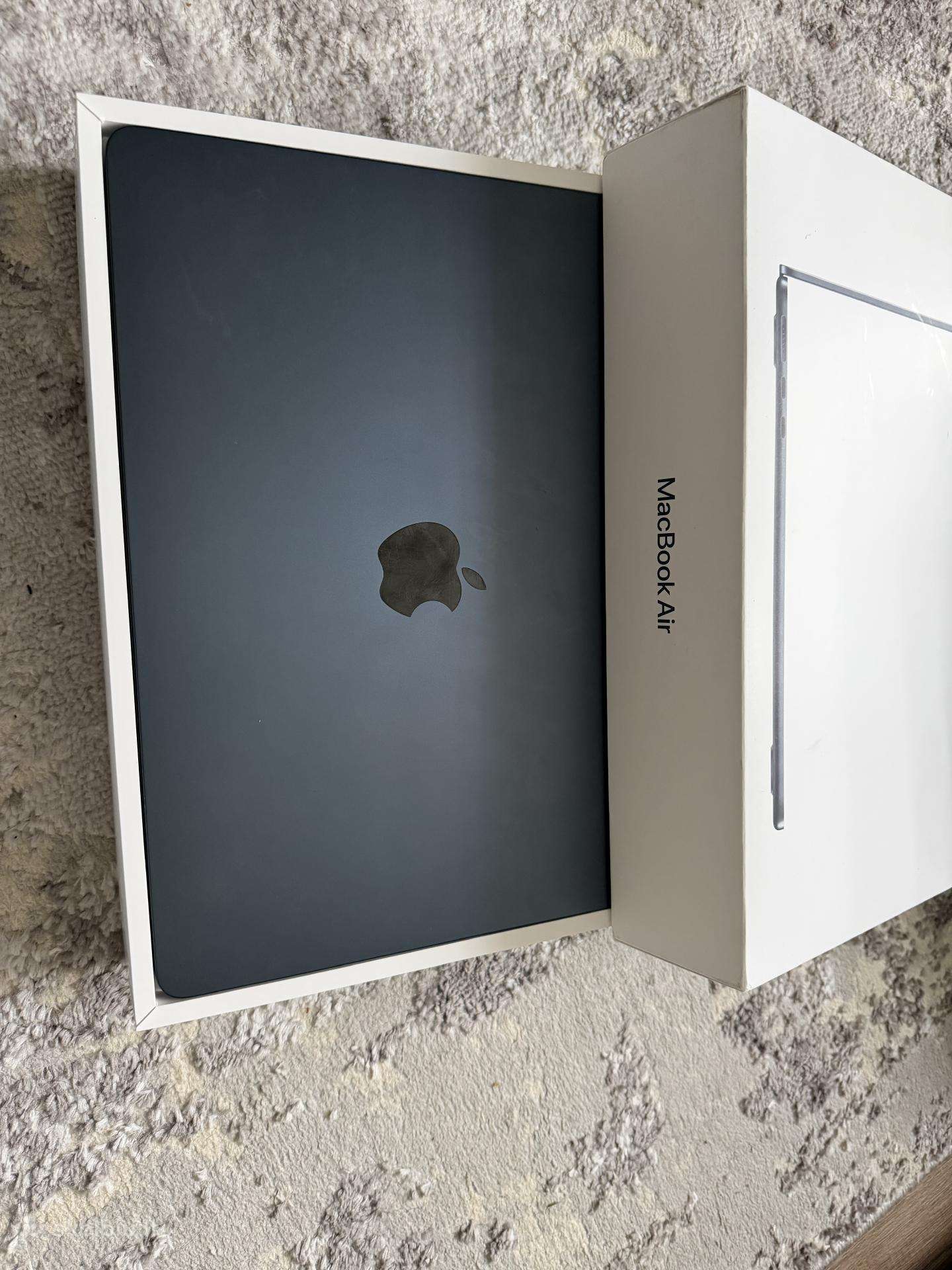 Apple MacBook Air M3 - 100% battery life