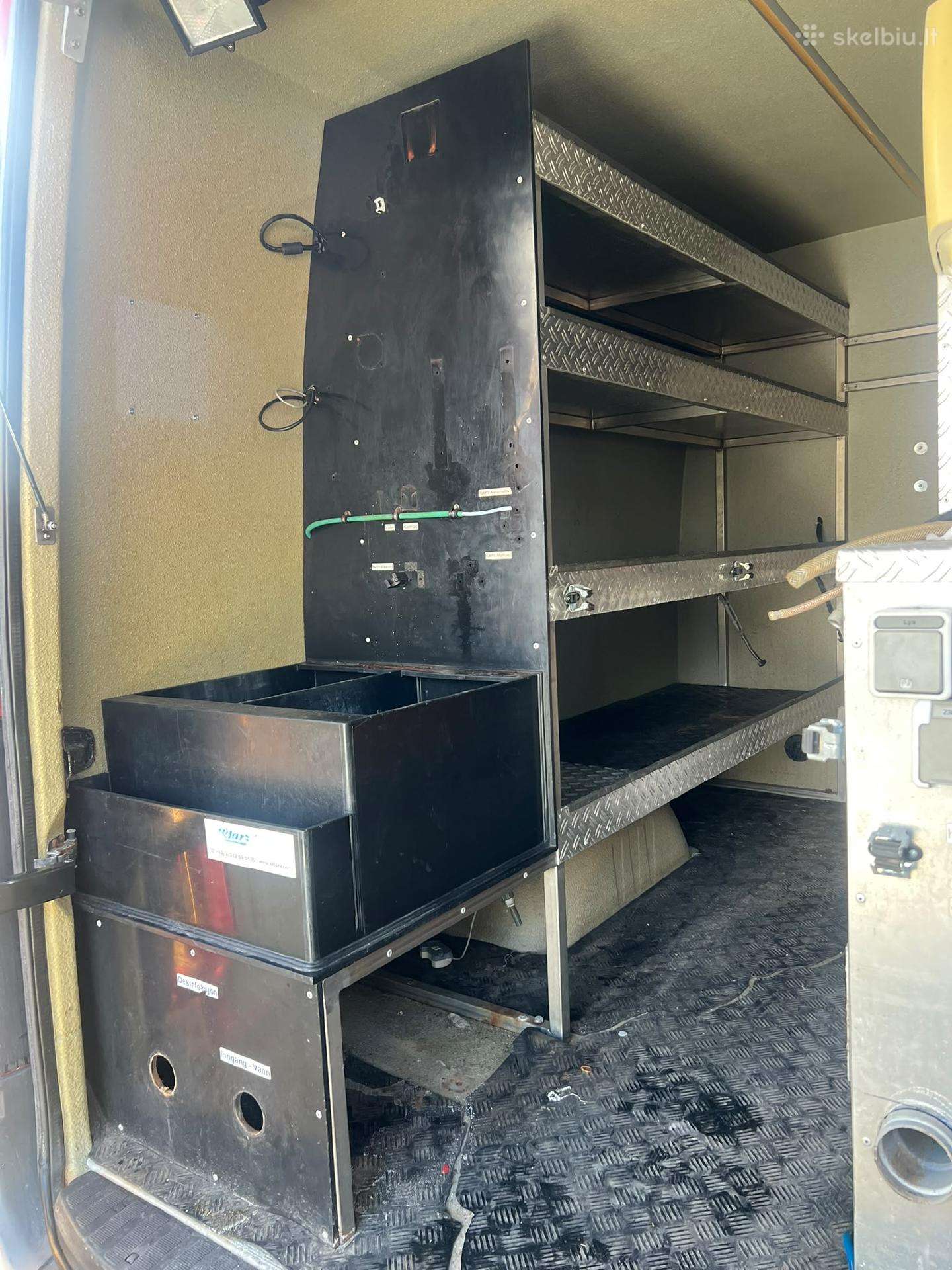 Įrankių lentyna automobiliui