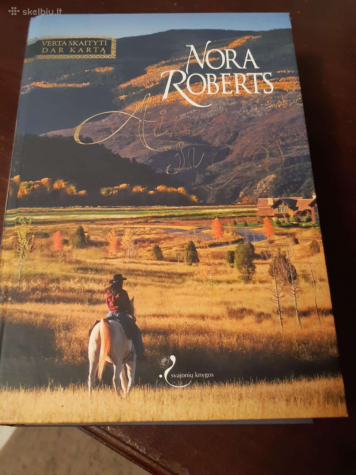 Nora Roberts "Airių svaojos"