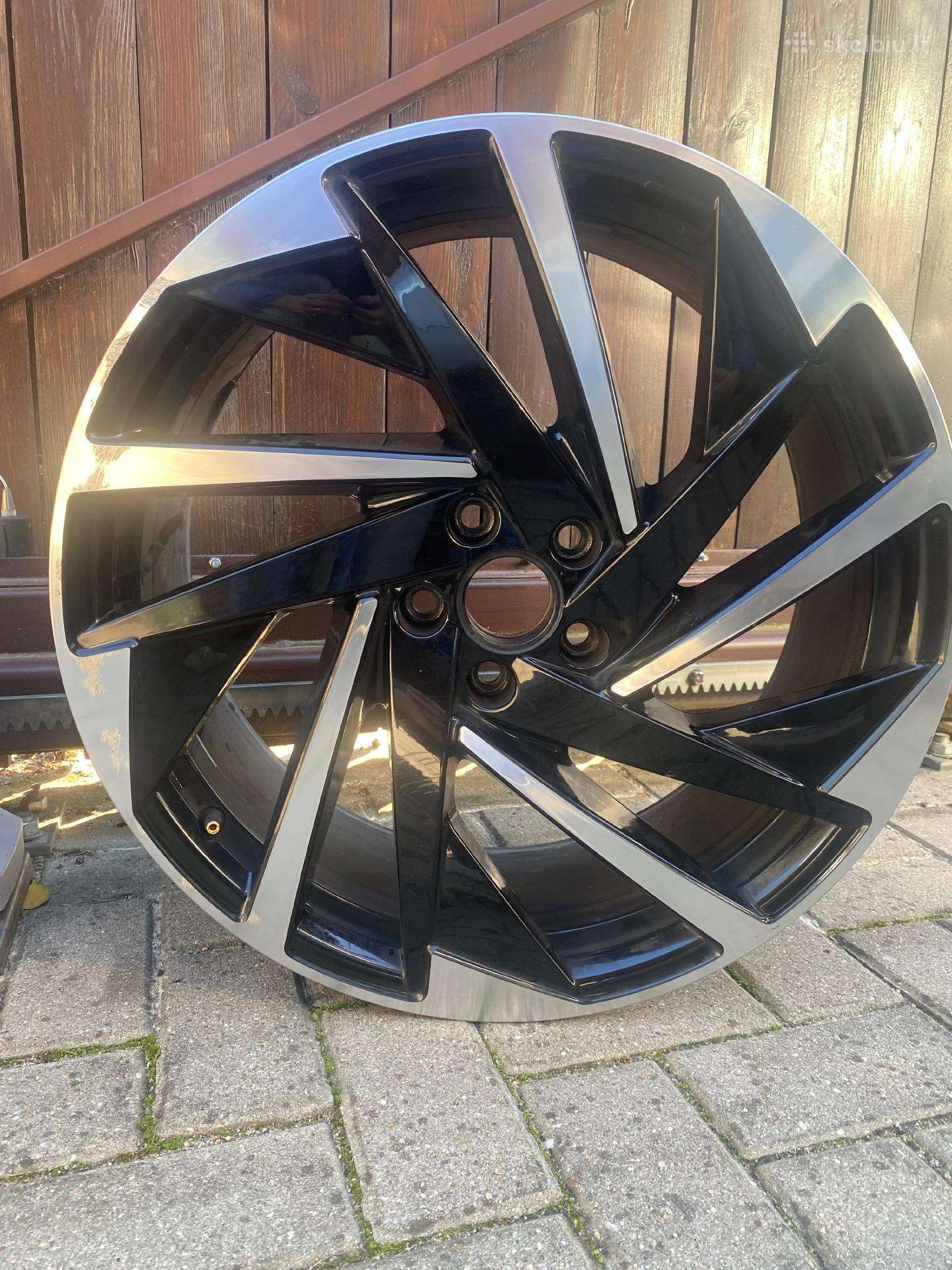 Parduodamas VW Arteon ratlankis