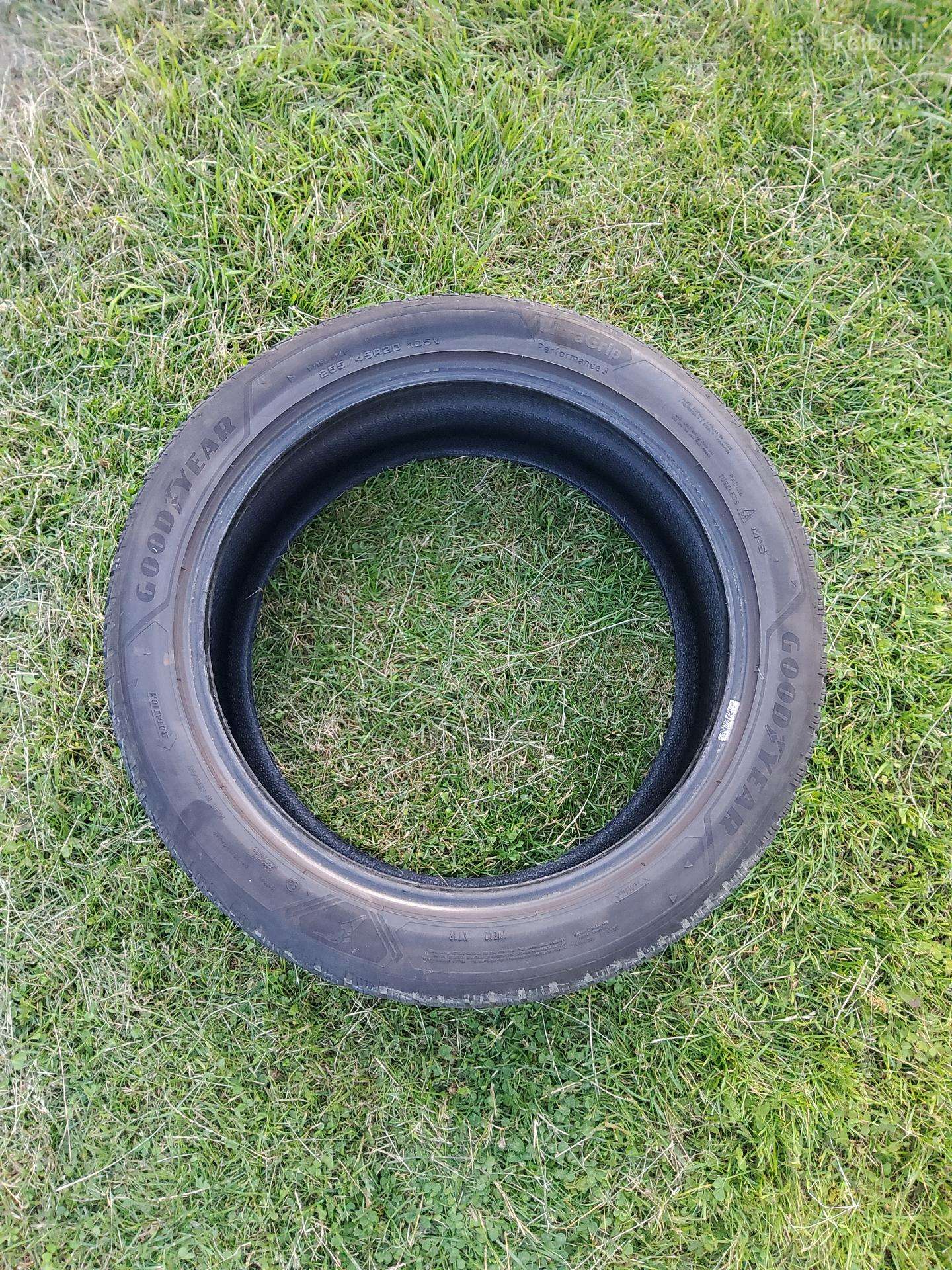 Goodyear Ultragrip Performance3 M+s 255/45 R20