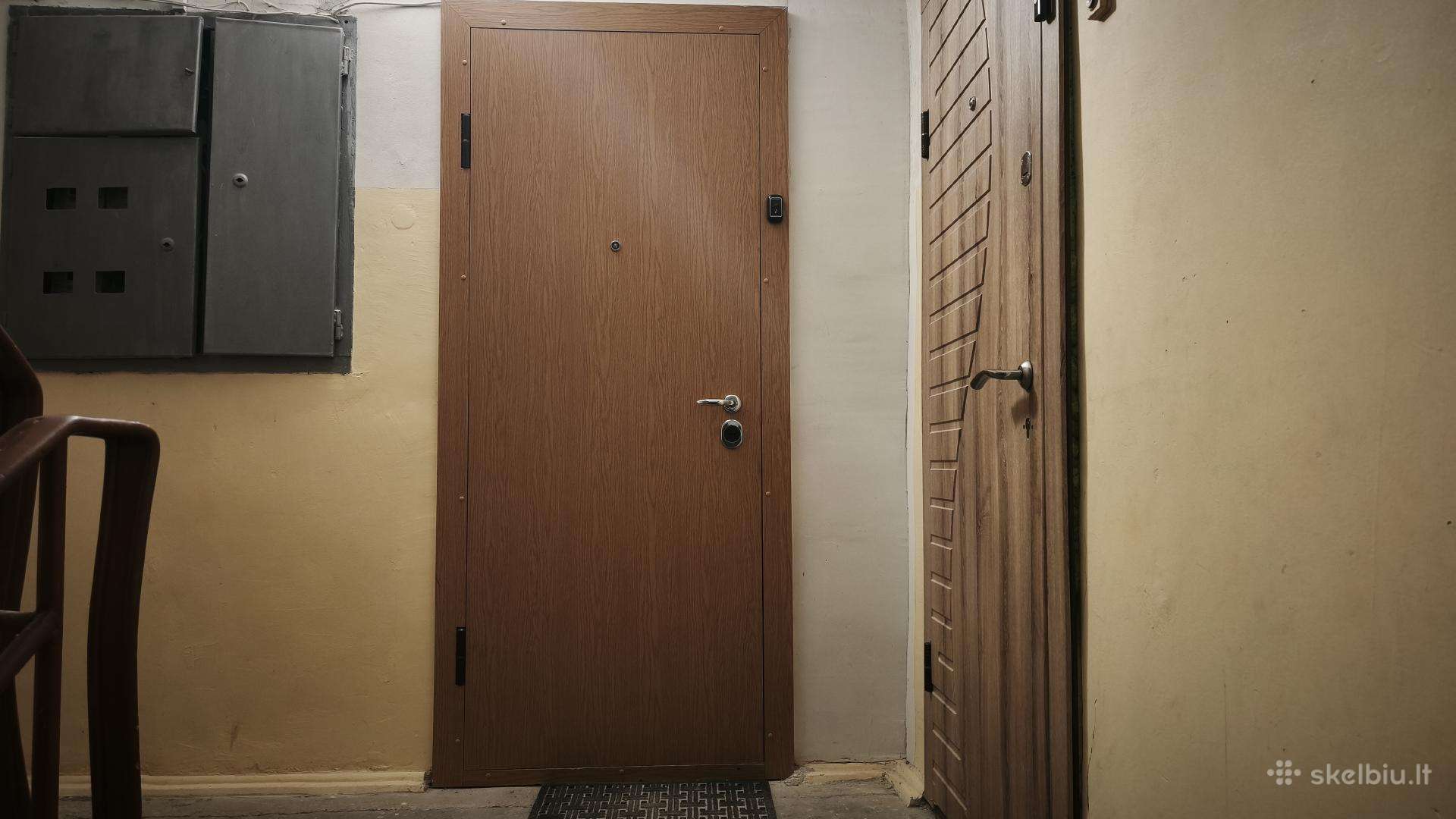 Šarvuotos buto durys
