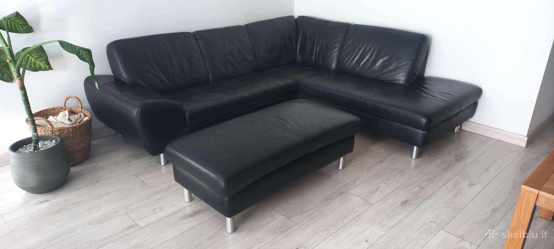 Parduodama kampinė sofa su pufu