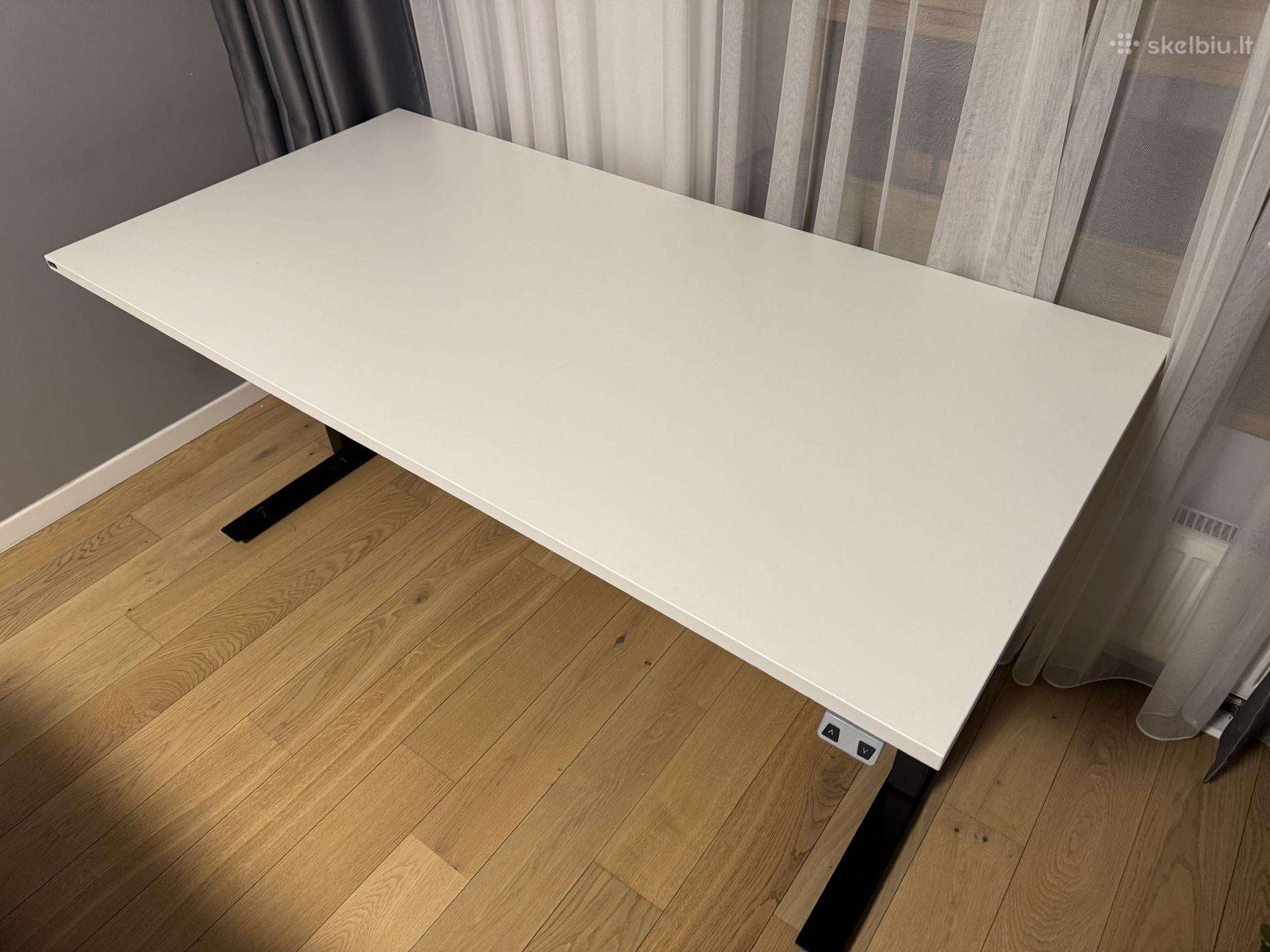 Reguliuojamo aukščio stalas „swedstyle“