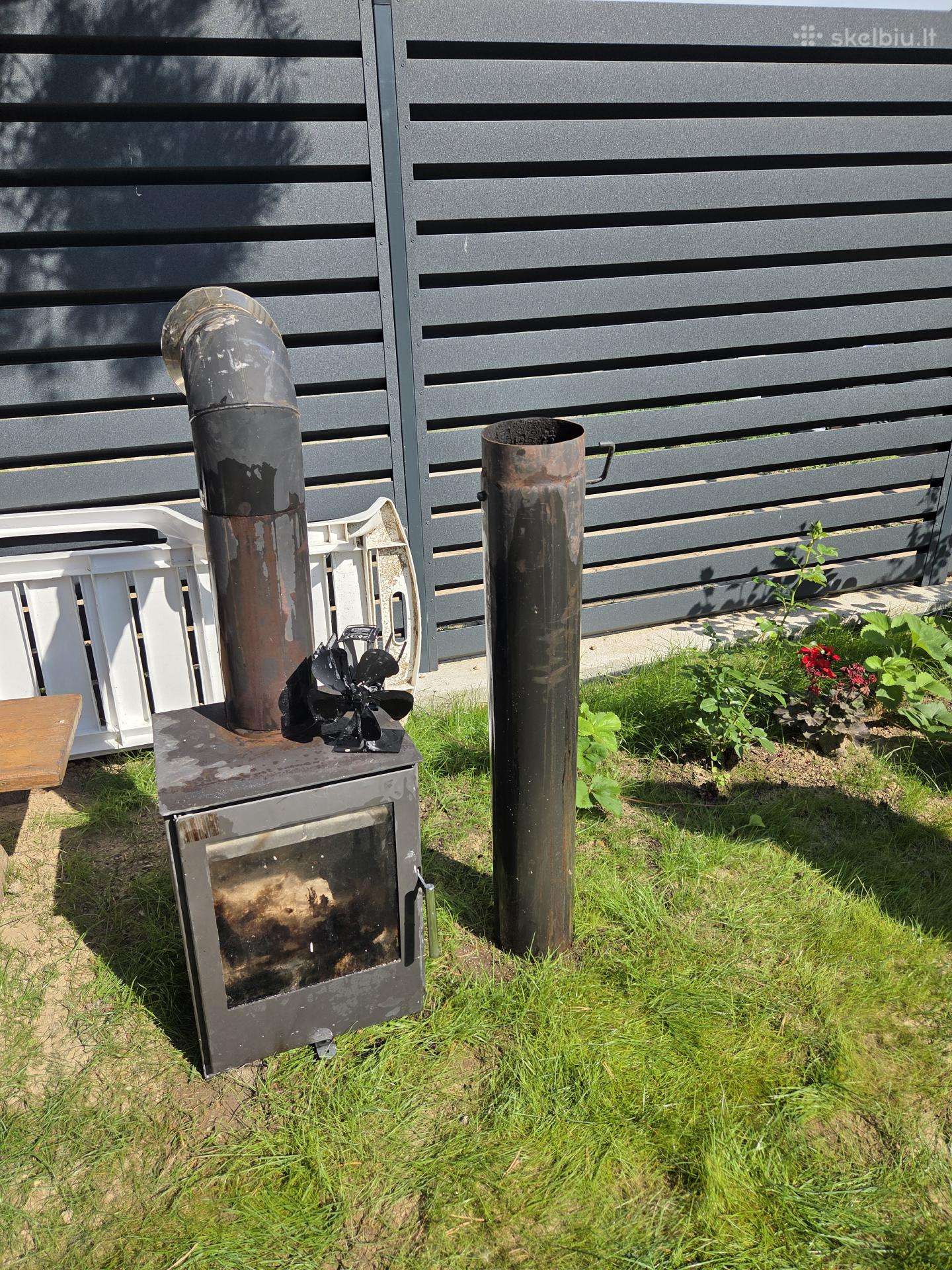 Malkinė krosnelė–židinys 5 kw su dūmtraukiu