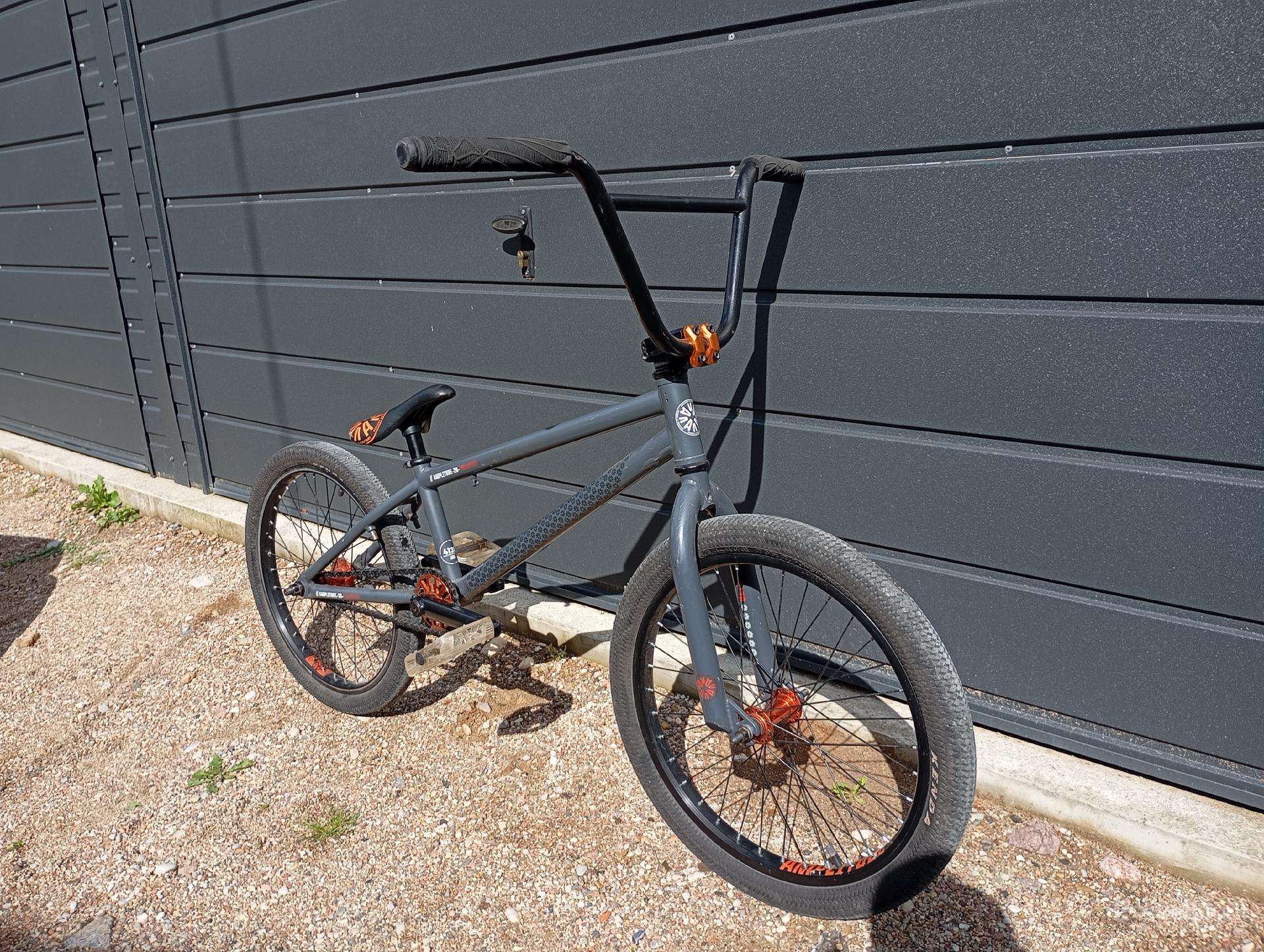 Saracen amplitude BMX