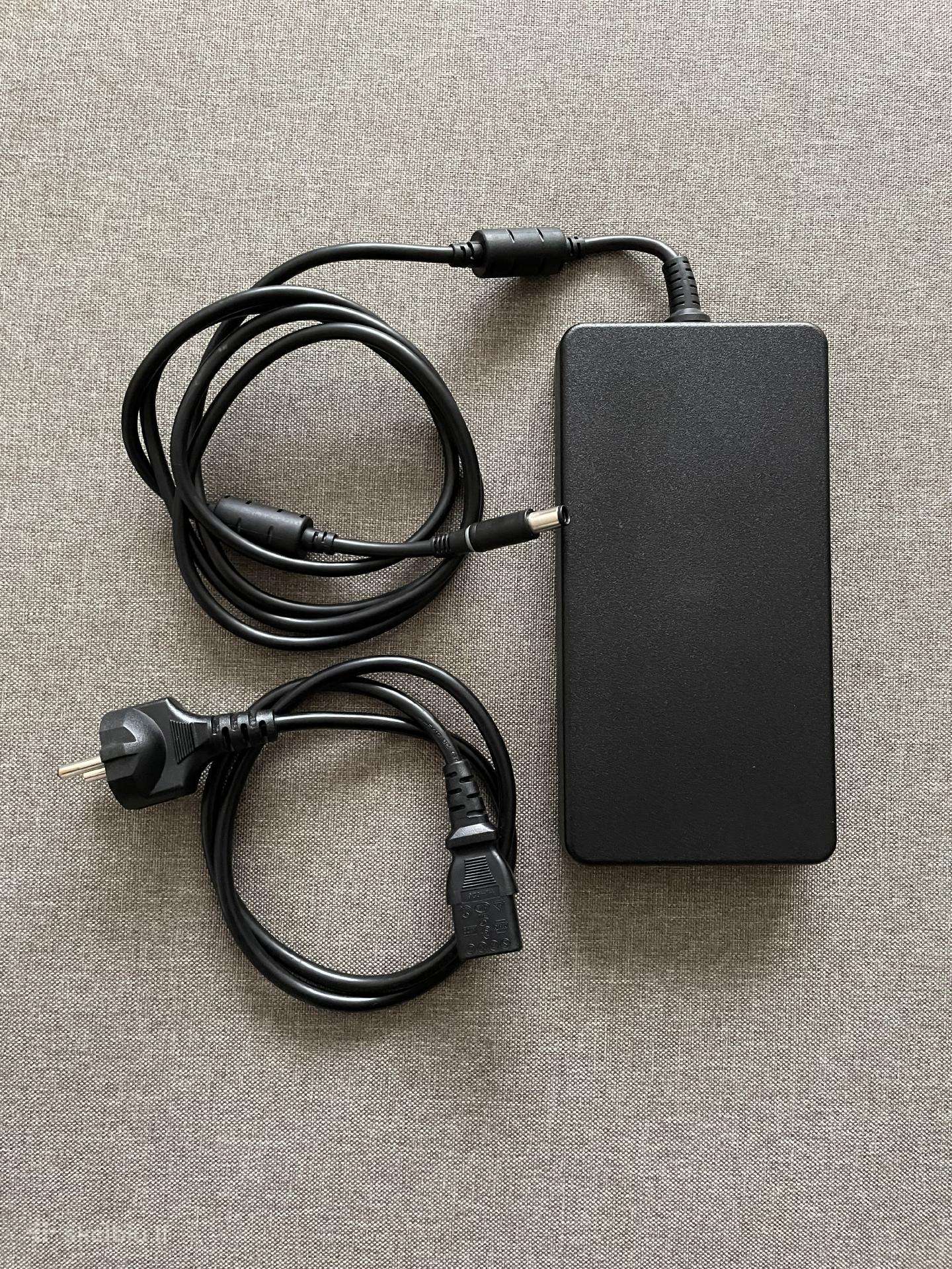 Dell 240w kroviklis