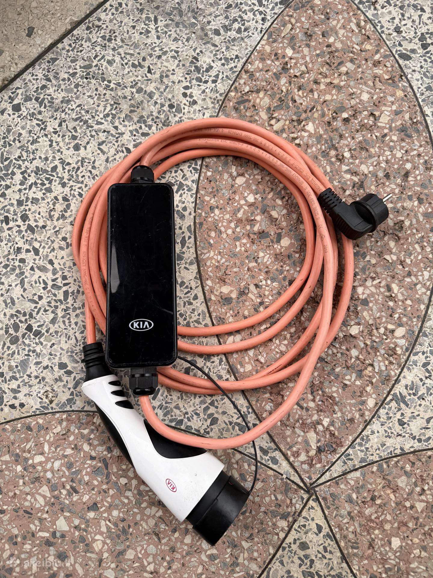 Elektromobilio įkroviklis (buitinis - 2,8kw)