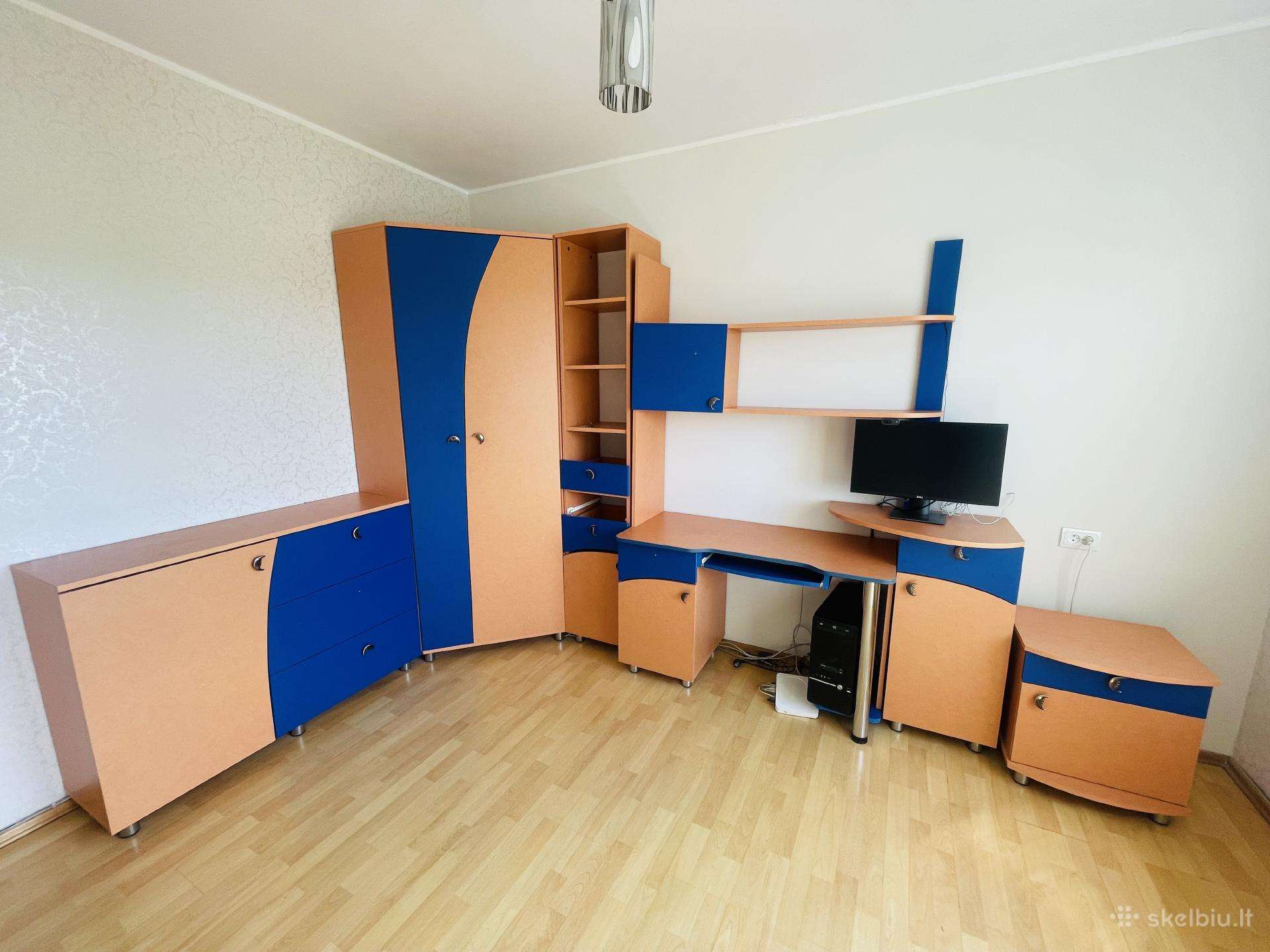 Jaunuolio kambario baldai