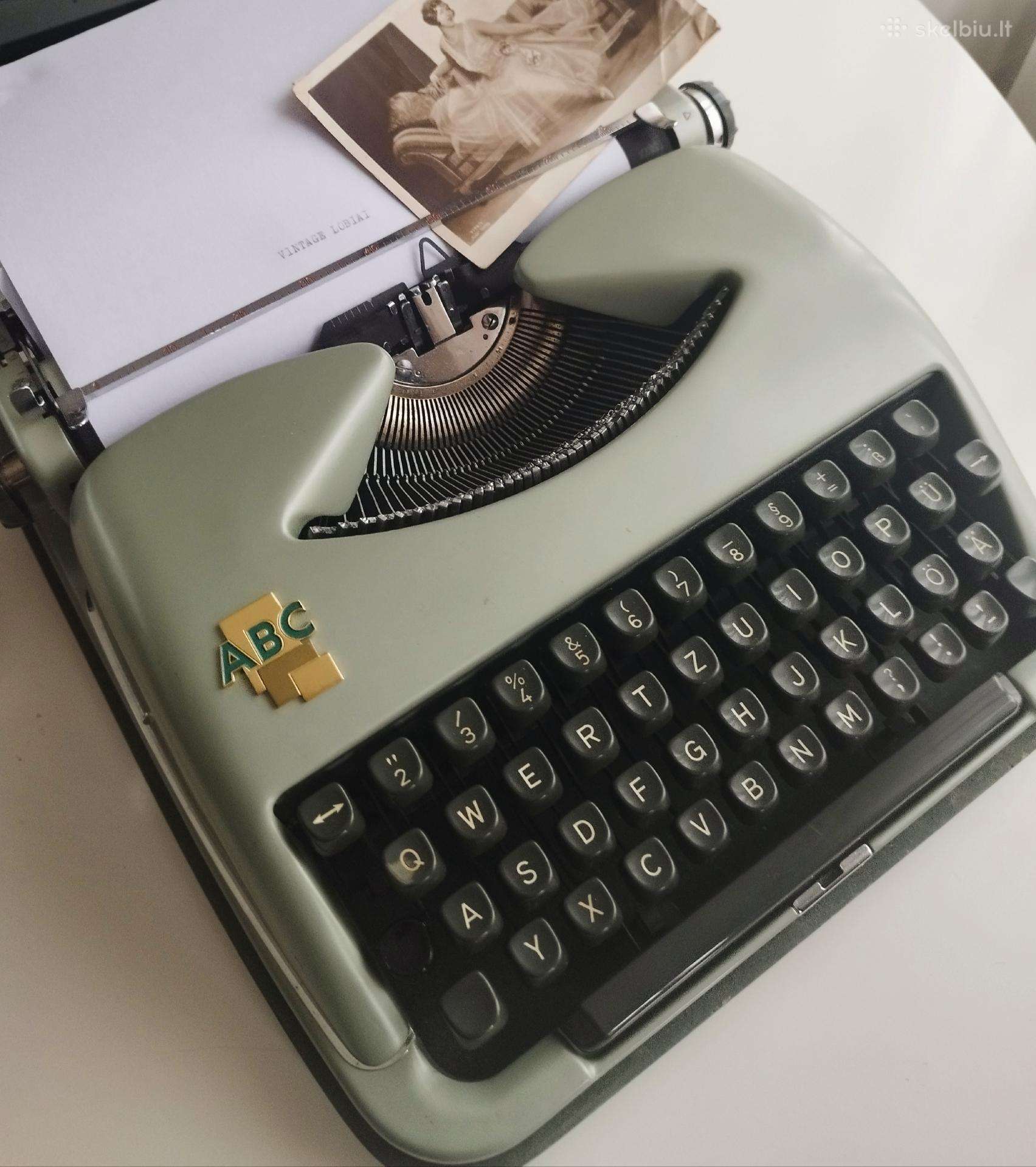 Veikianti 1950- 1960- ųjų Abc rašomoji mašinėlė