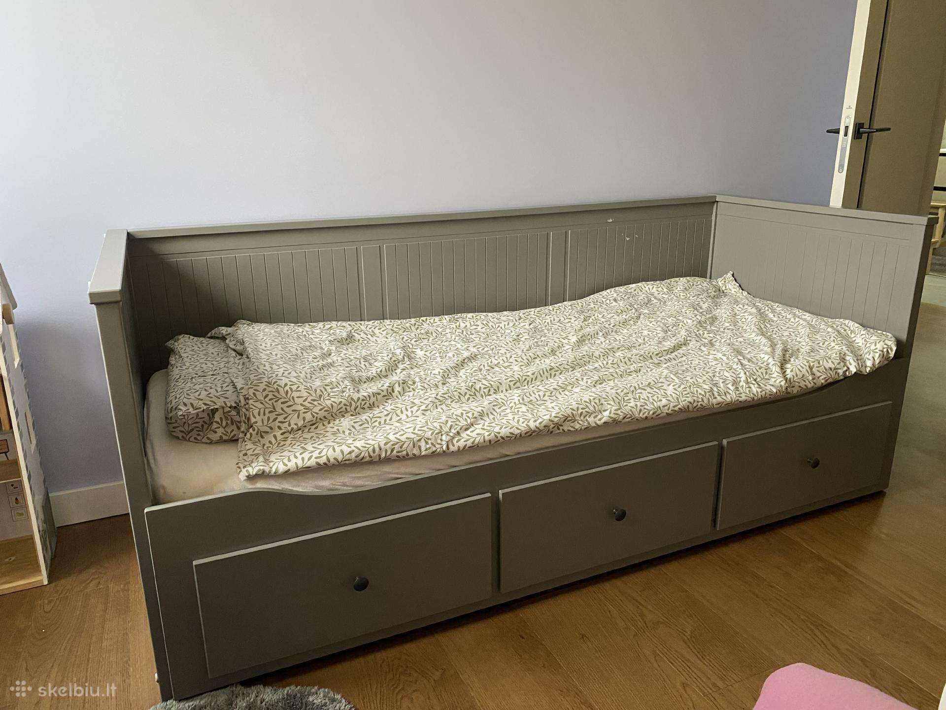 Dvi ikea hemnes lovos kušetės