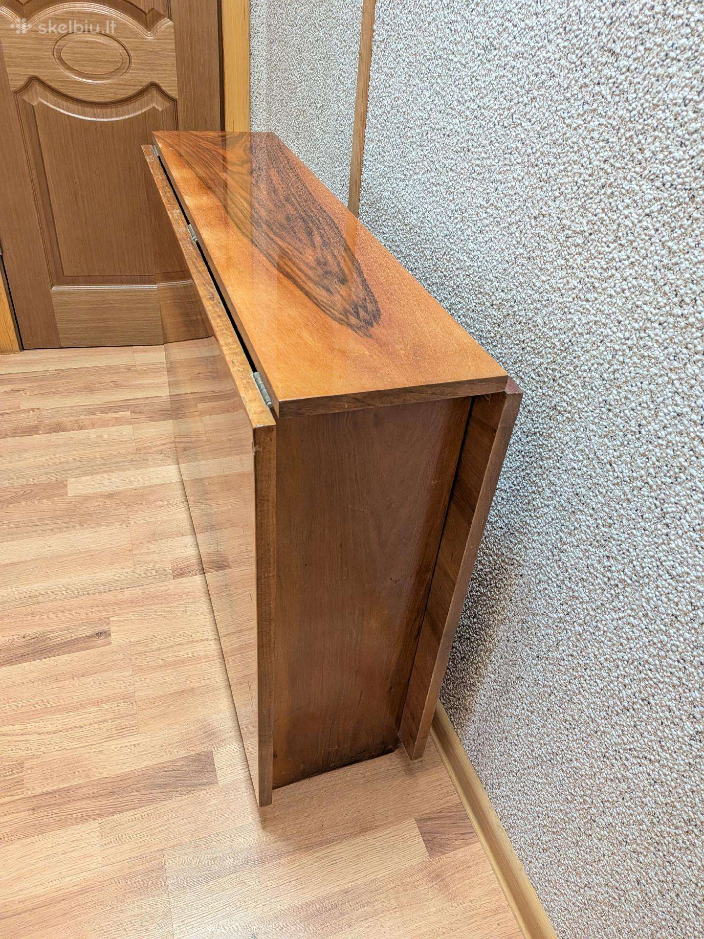 Stalas knyga