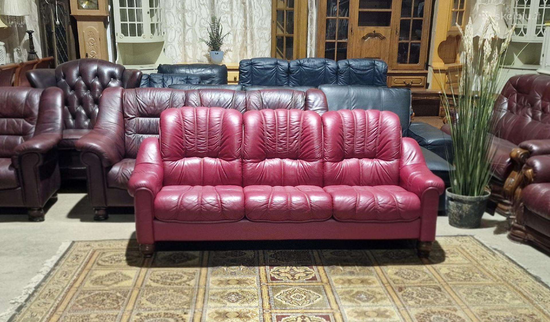 Miegama odinė sofa