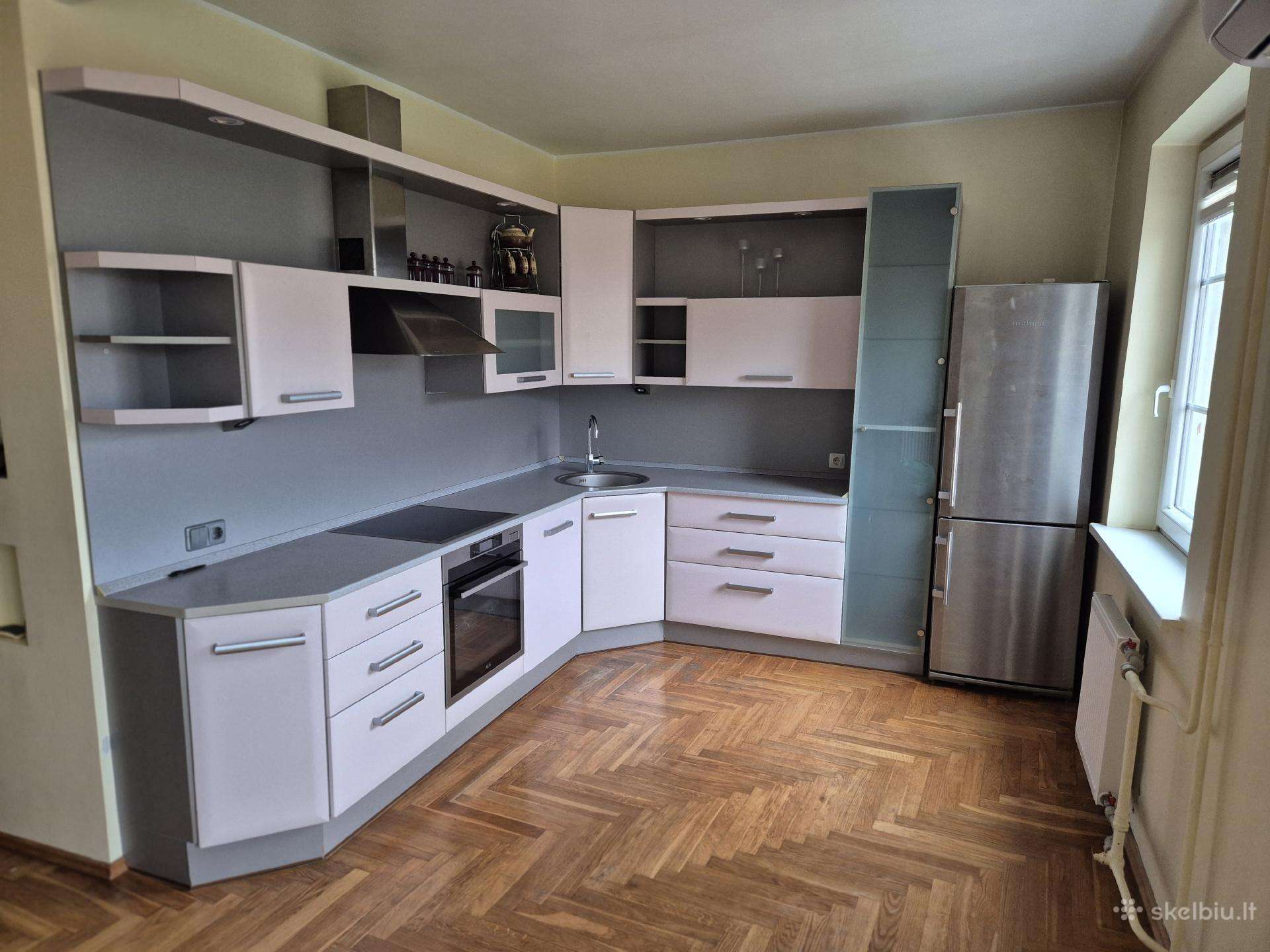 Virtuvės baldų komplektas su buitine technika