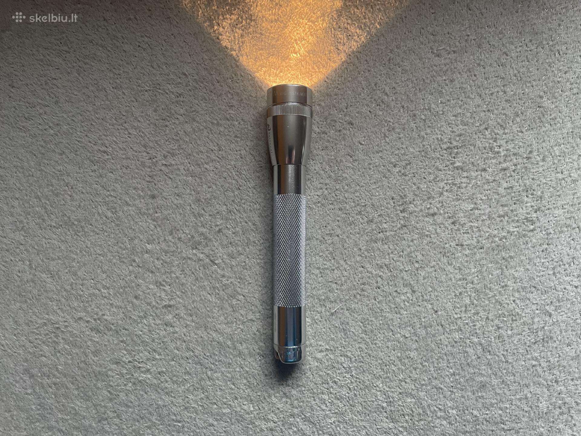 „Mini Maglite Aa“ sidabrinės spalvos žibintuvėlis