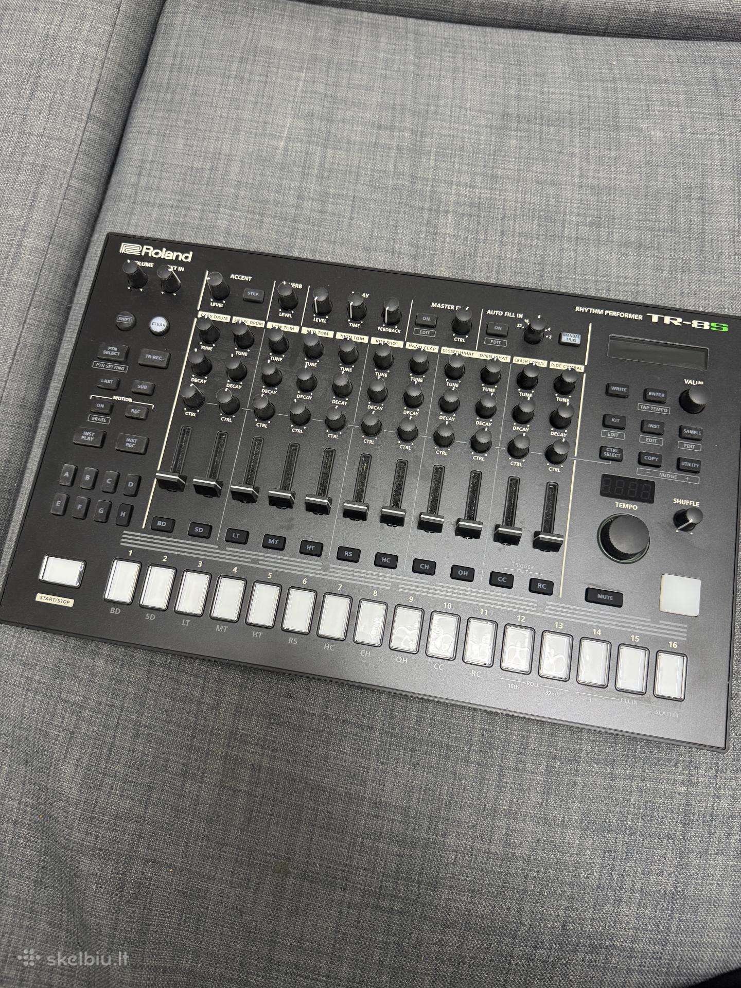 Roland Tr-8s – ritmo mašina