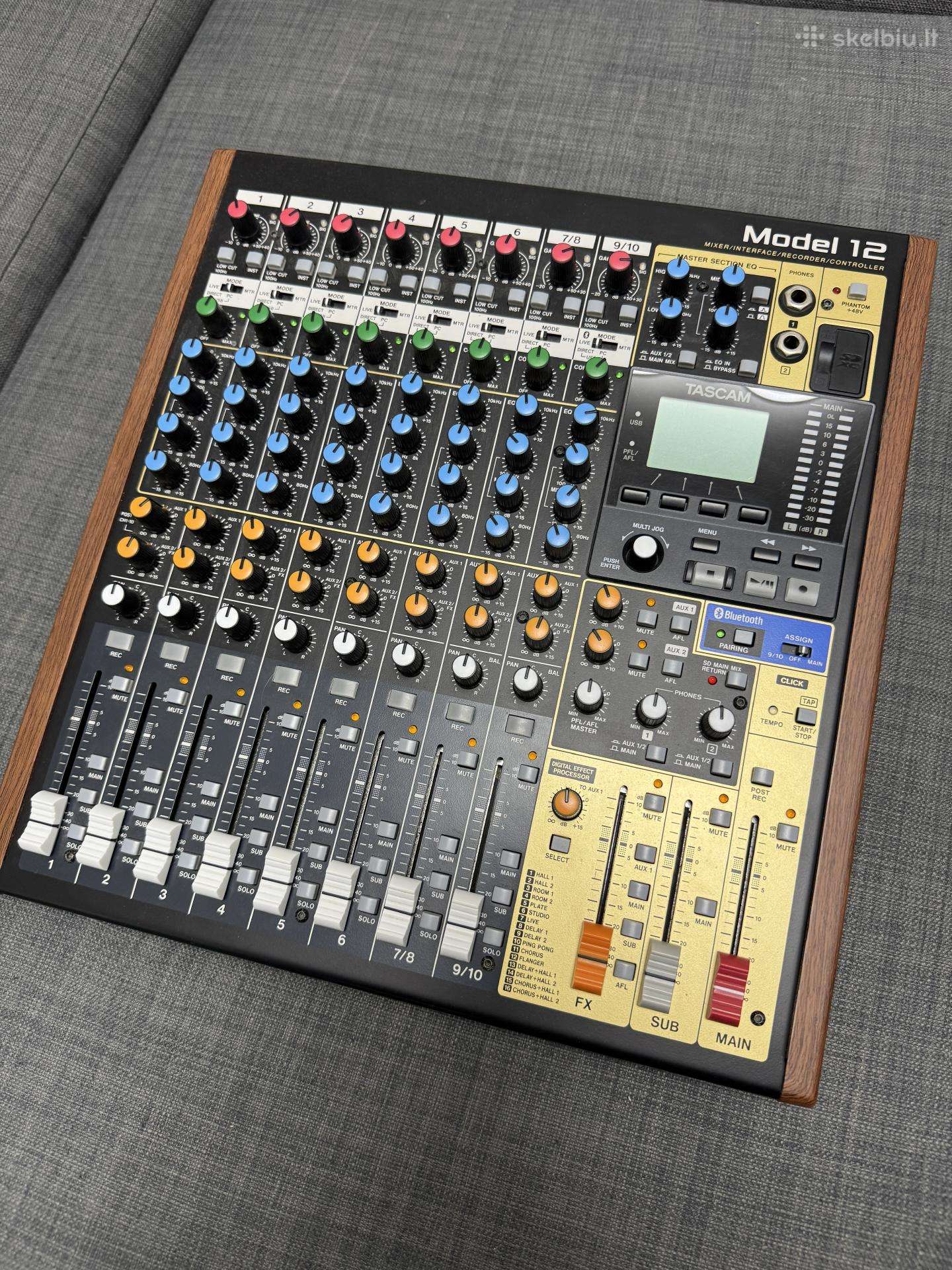 Tascam Model 12 – mikšeris