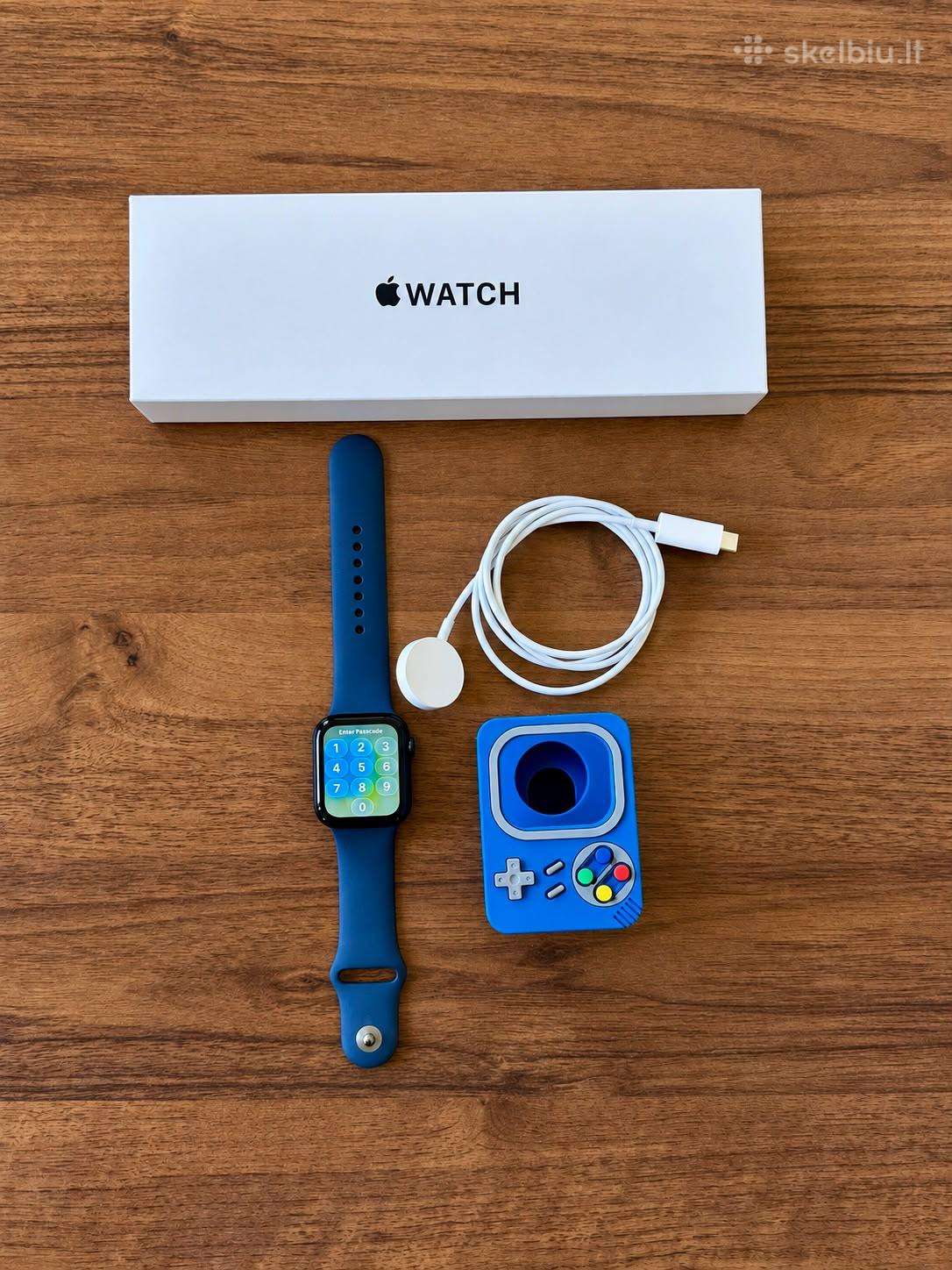 Apple Watch Se 44 mm su 7 dirželiais ir priedais