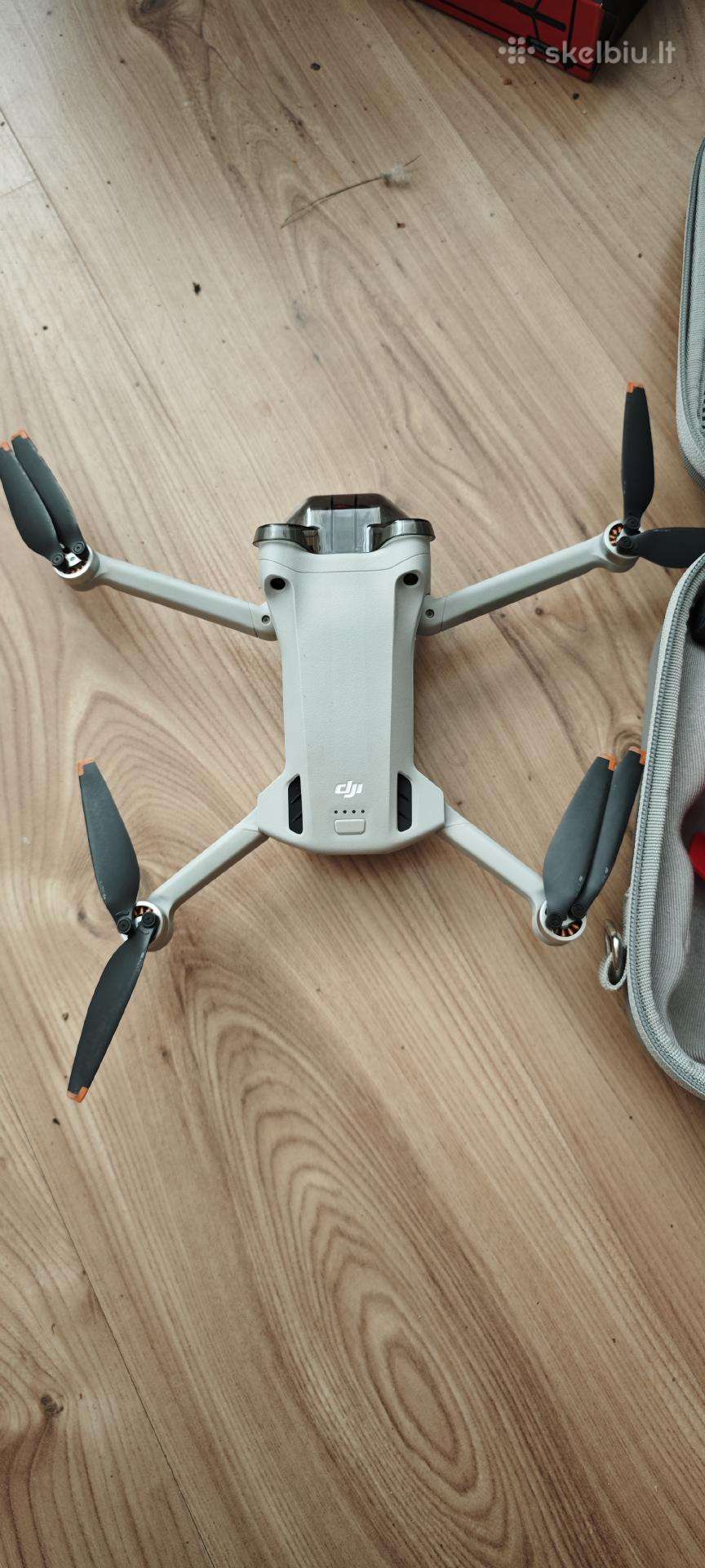 Dji mini 3 pro dronas. Su RC, baterijomis ir t.t.