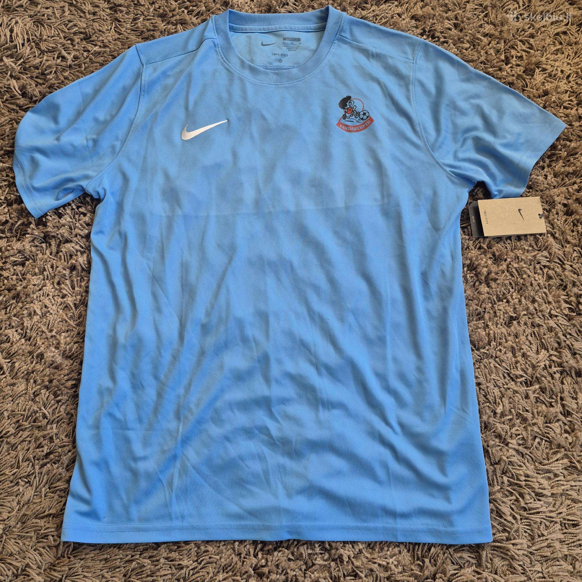 Nauji nike marškinėliai
