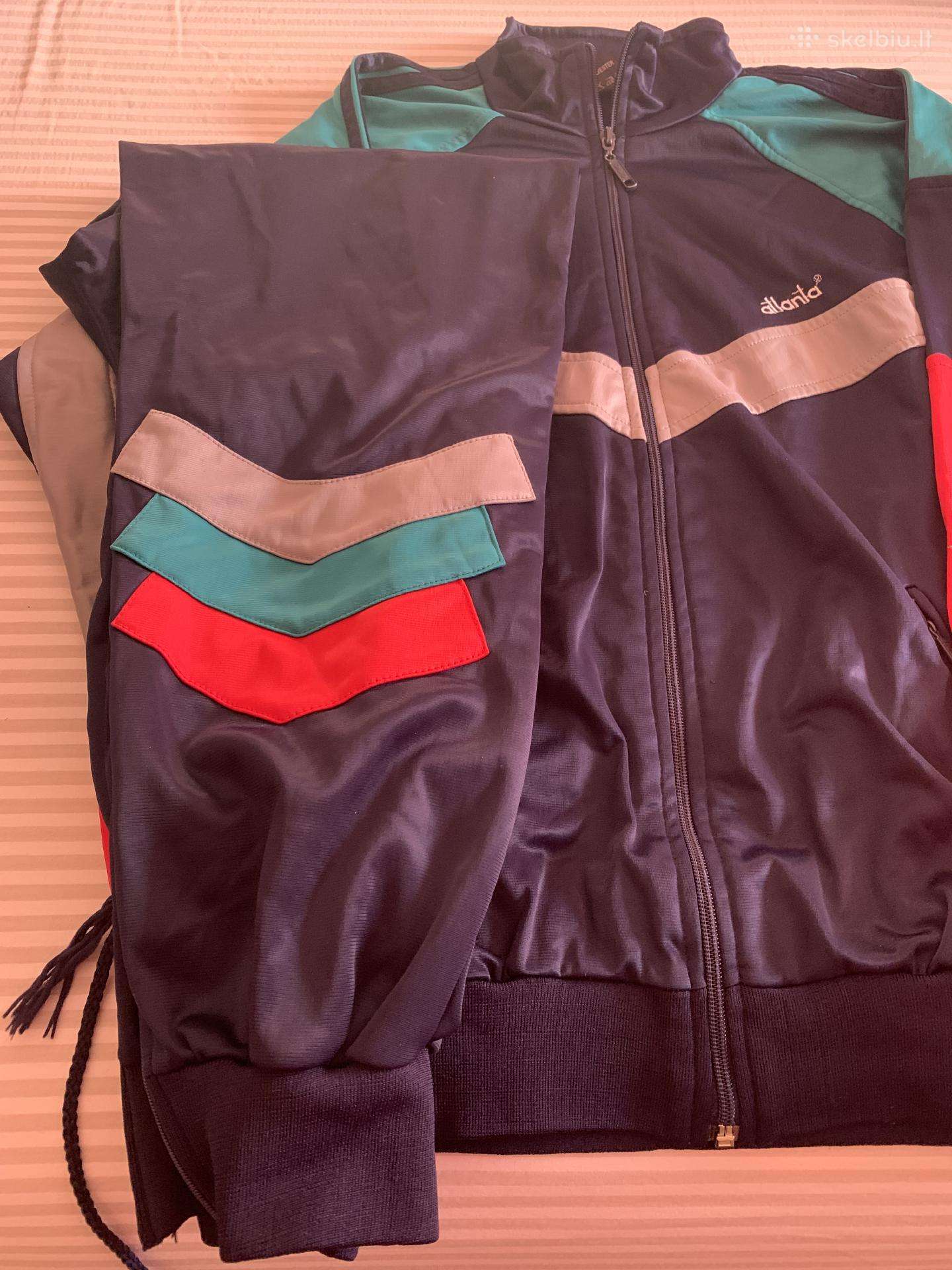 1990 m stiliaus Atlanta sportinis kostiumas