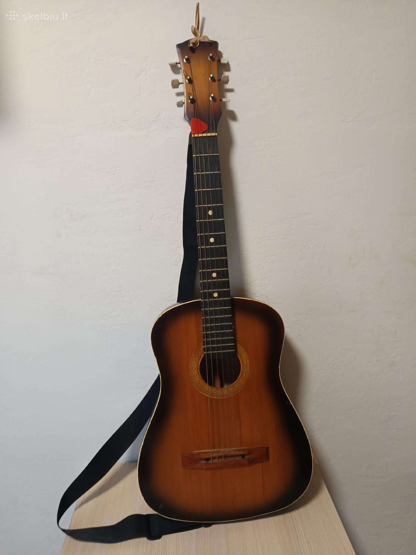 Parduodu akustinę gitarą