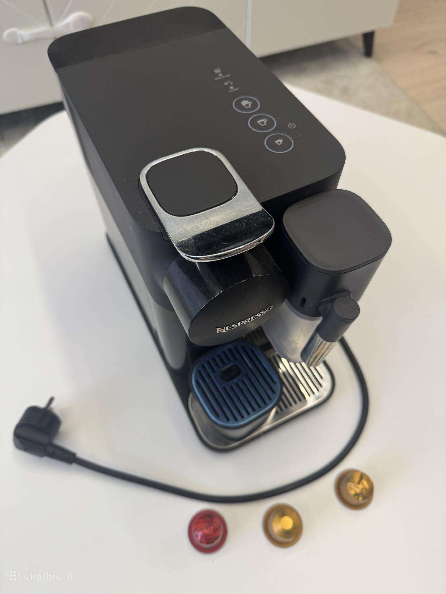 Nespresso Lattisima one kapsulinis kavos aparatas.