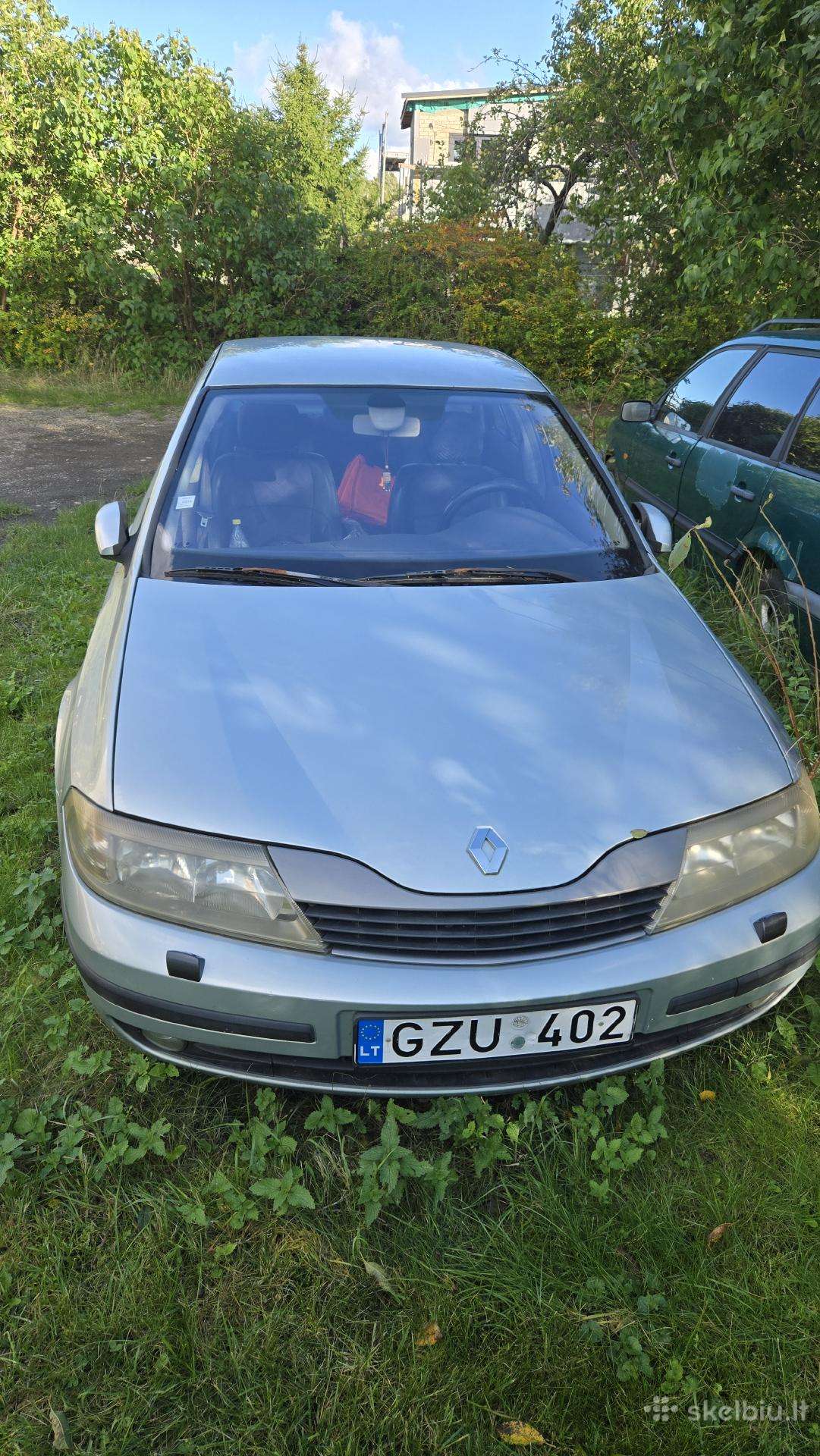 3 automobiliai dalimis