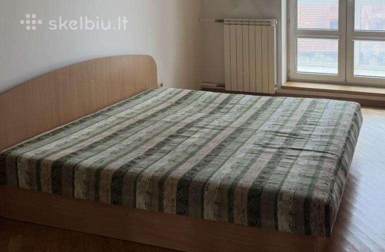 Dvigulė lova su patalynės dėže