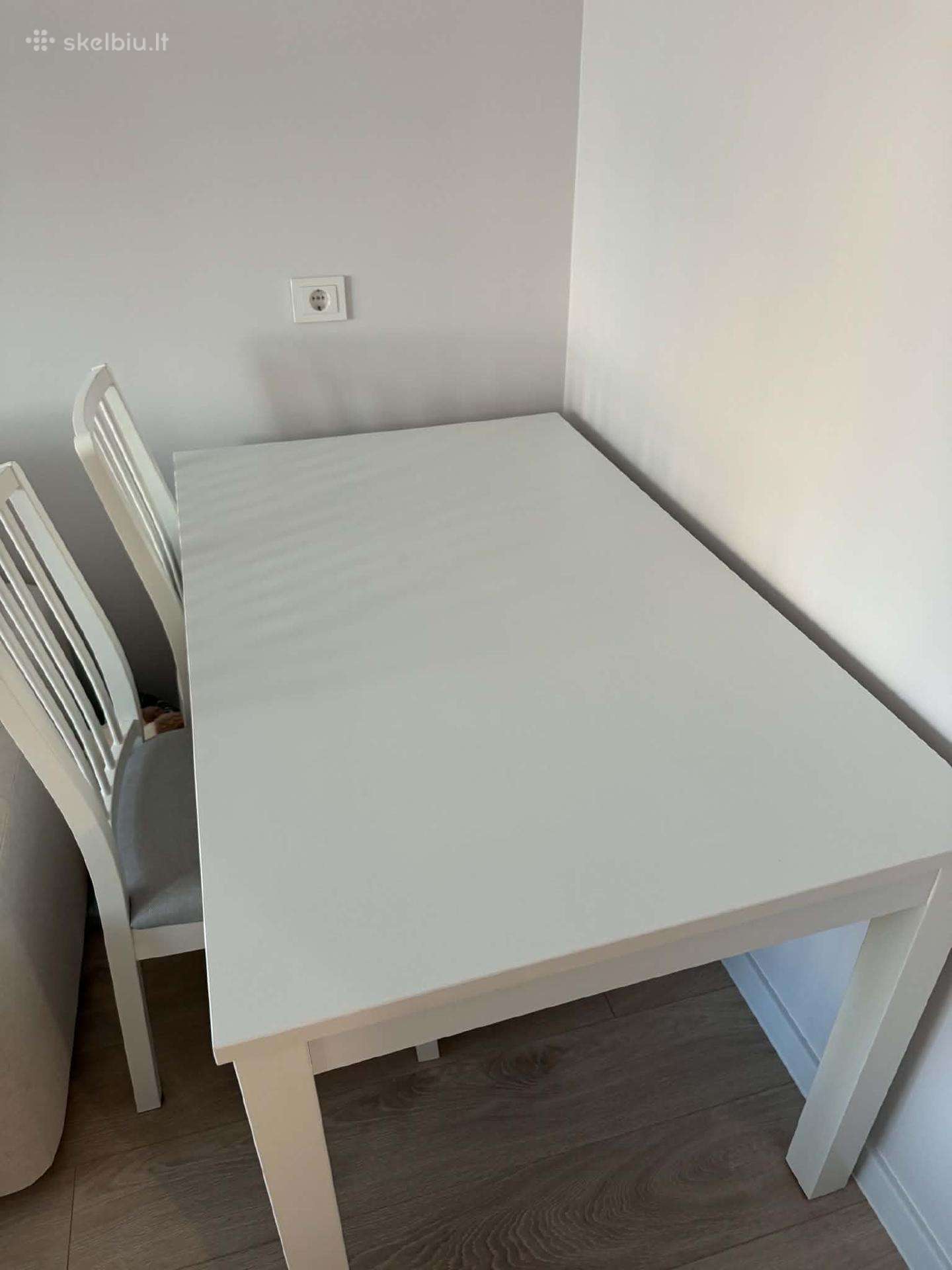 Išskleidžiamas stalas ir 4 krėslai, Ikea