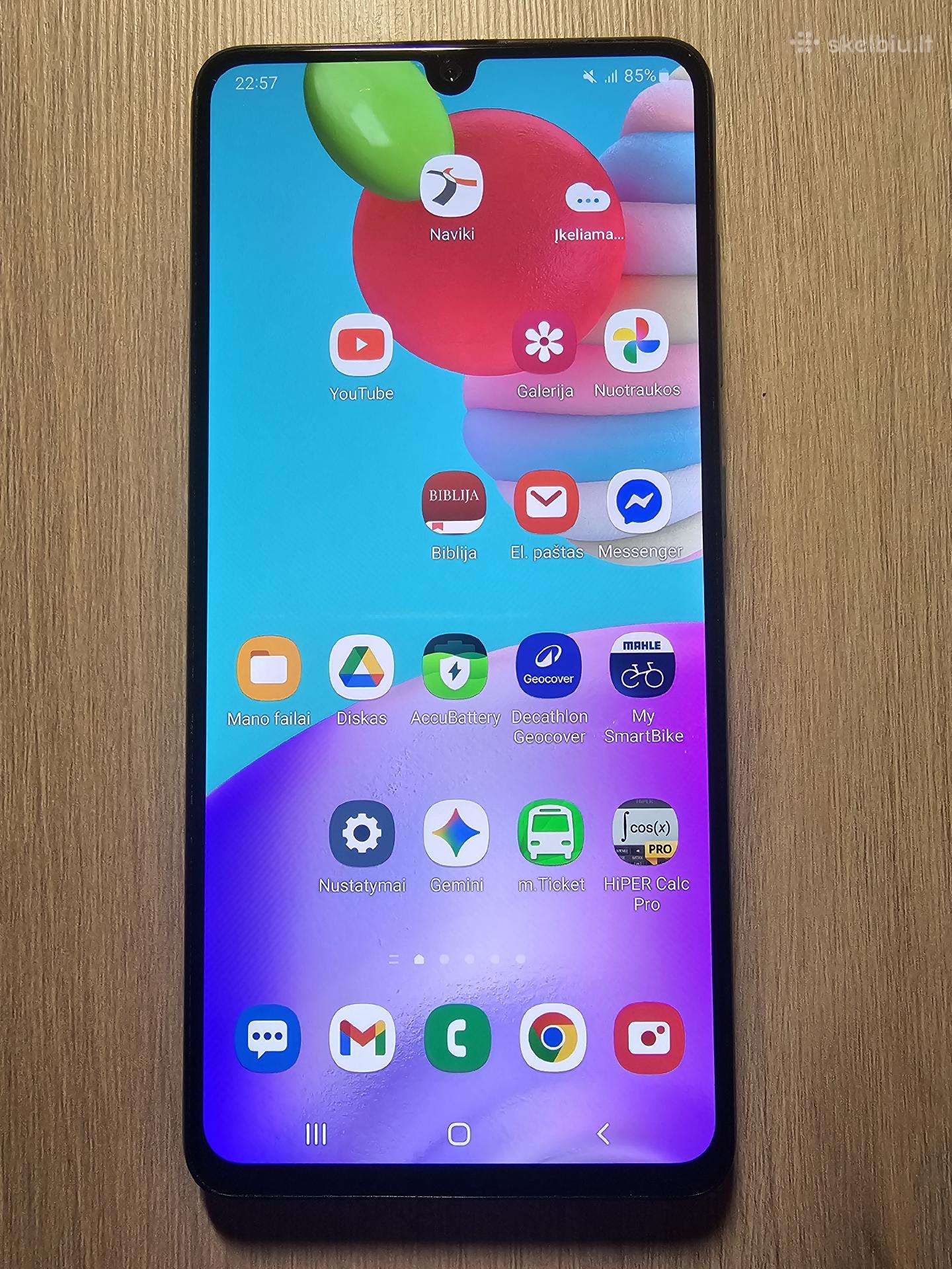 Kompaktiškas Samsung A41