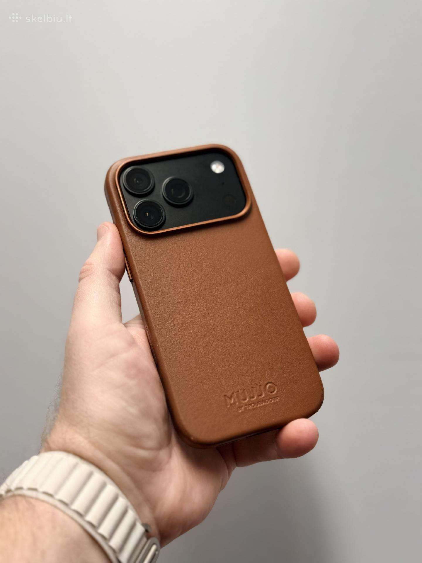 Apple iPhone 18 Pro, Black + Mujjo leather case