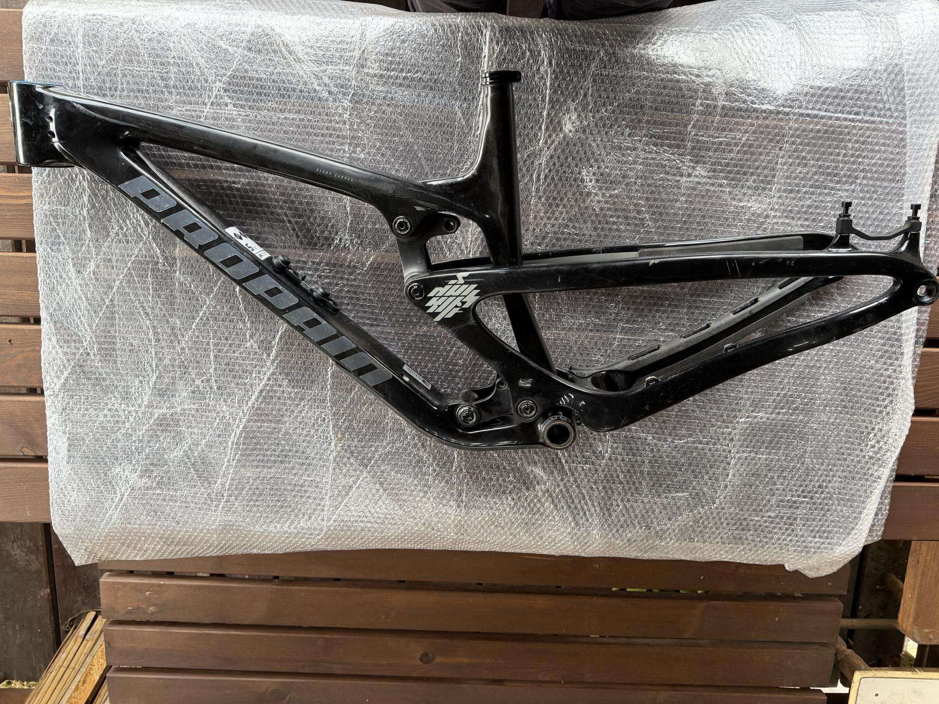 Propain Spindrift CF 4 Mix MTB rėmas