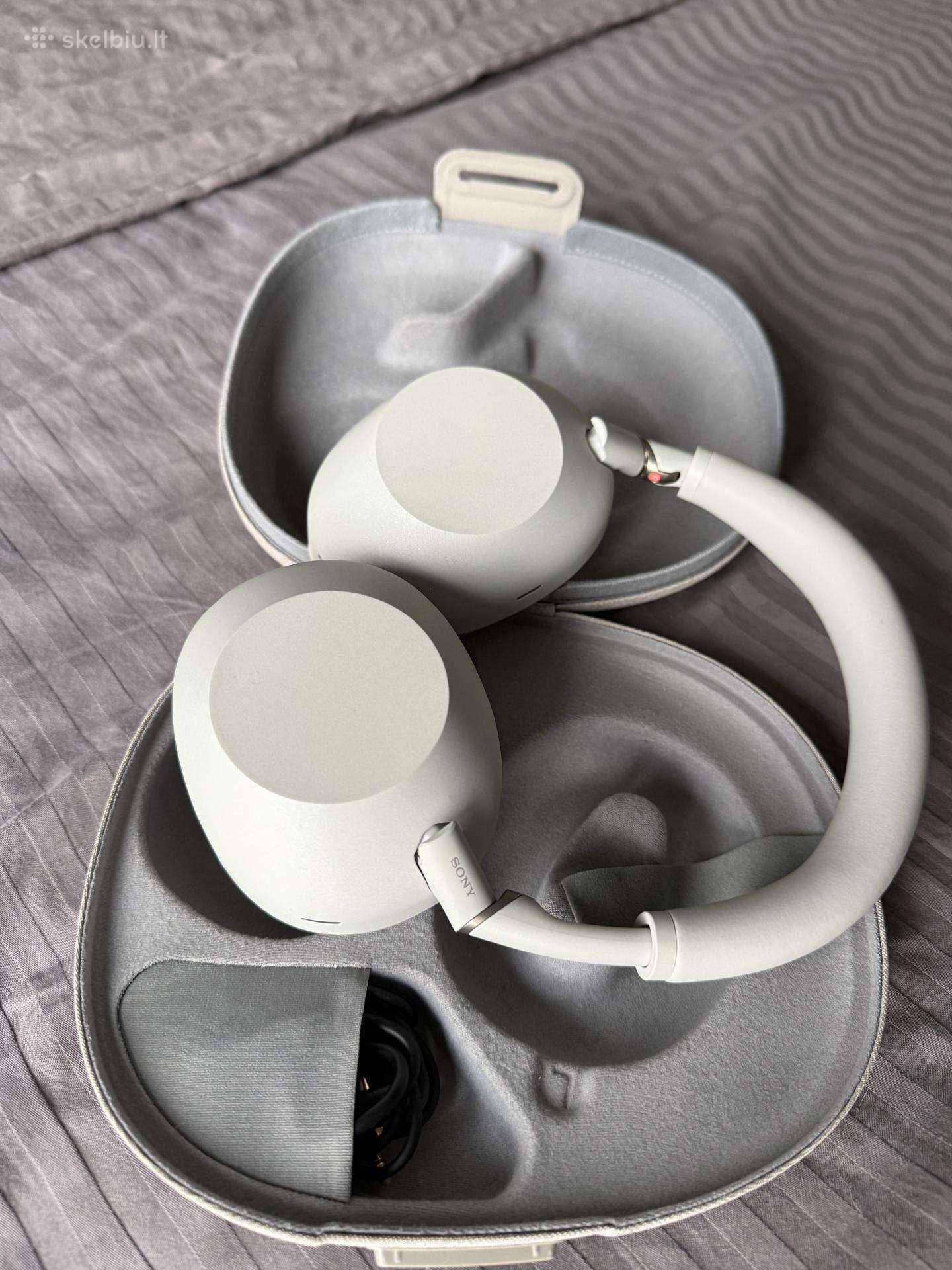 Sony Wh-1000 Xm6 Platinum grey