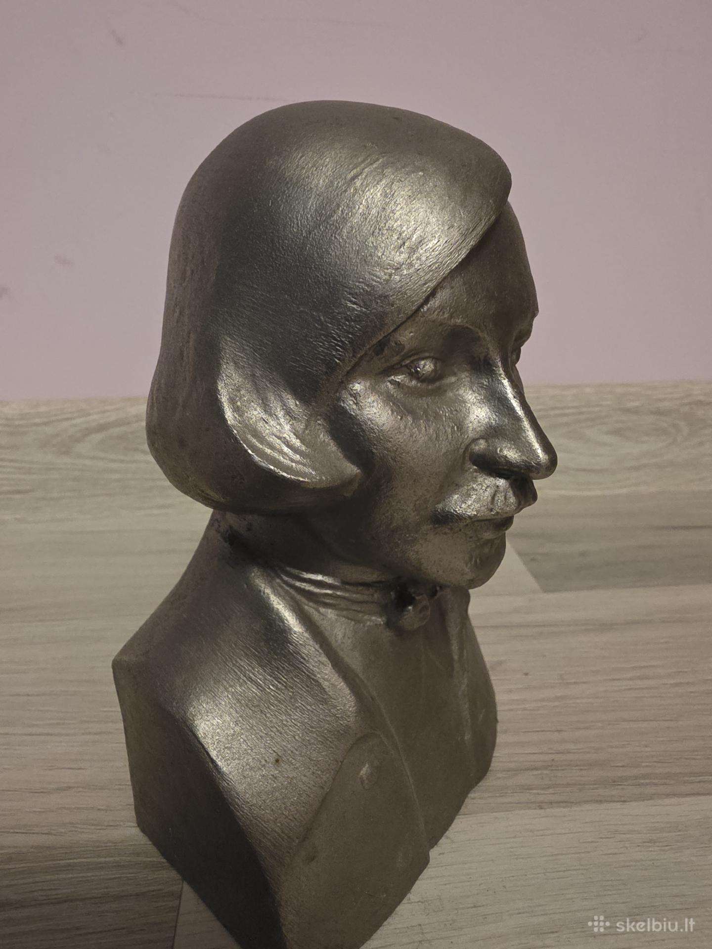 Nikolajaus Gogolio biustas