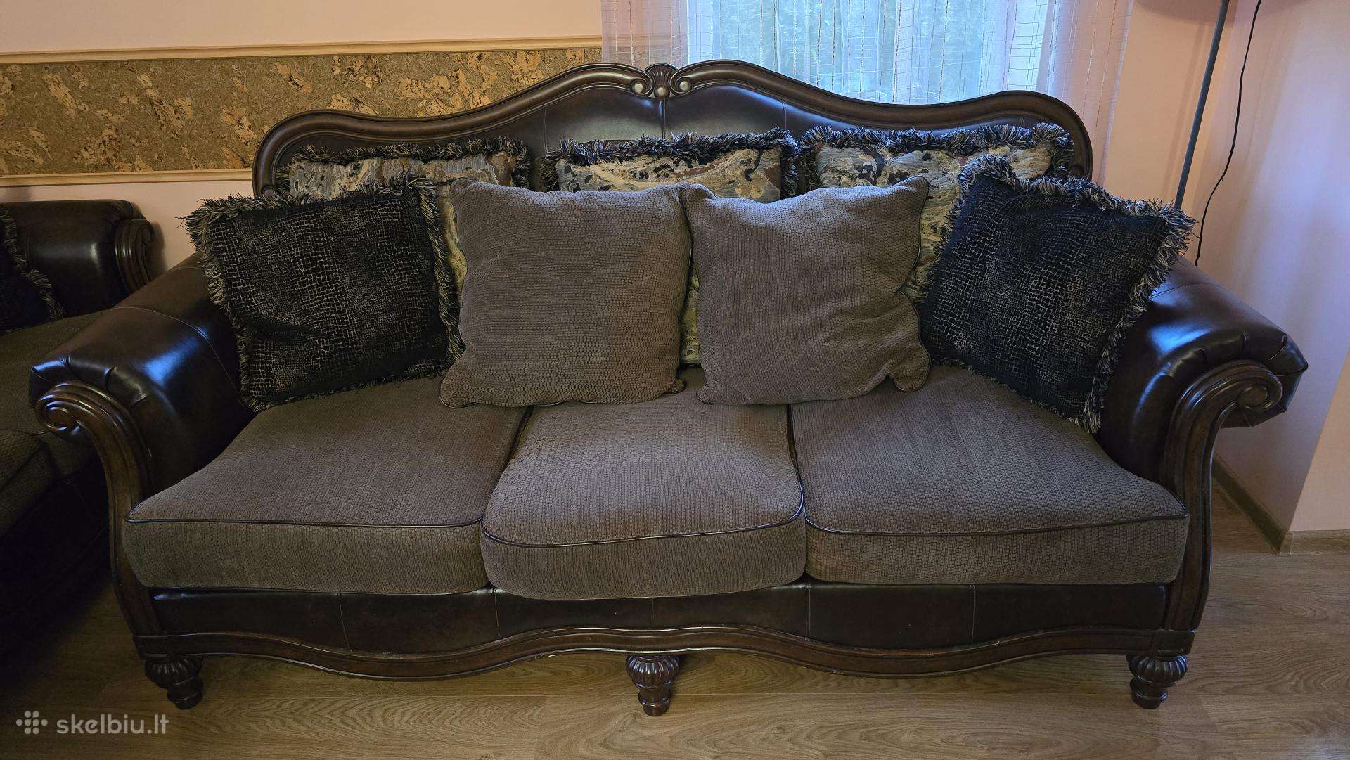 Parduodamas elegantiškas sofų komplektas (3+2)