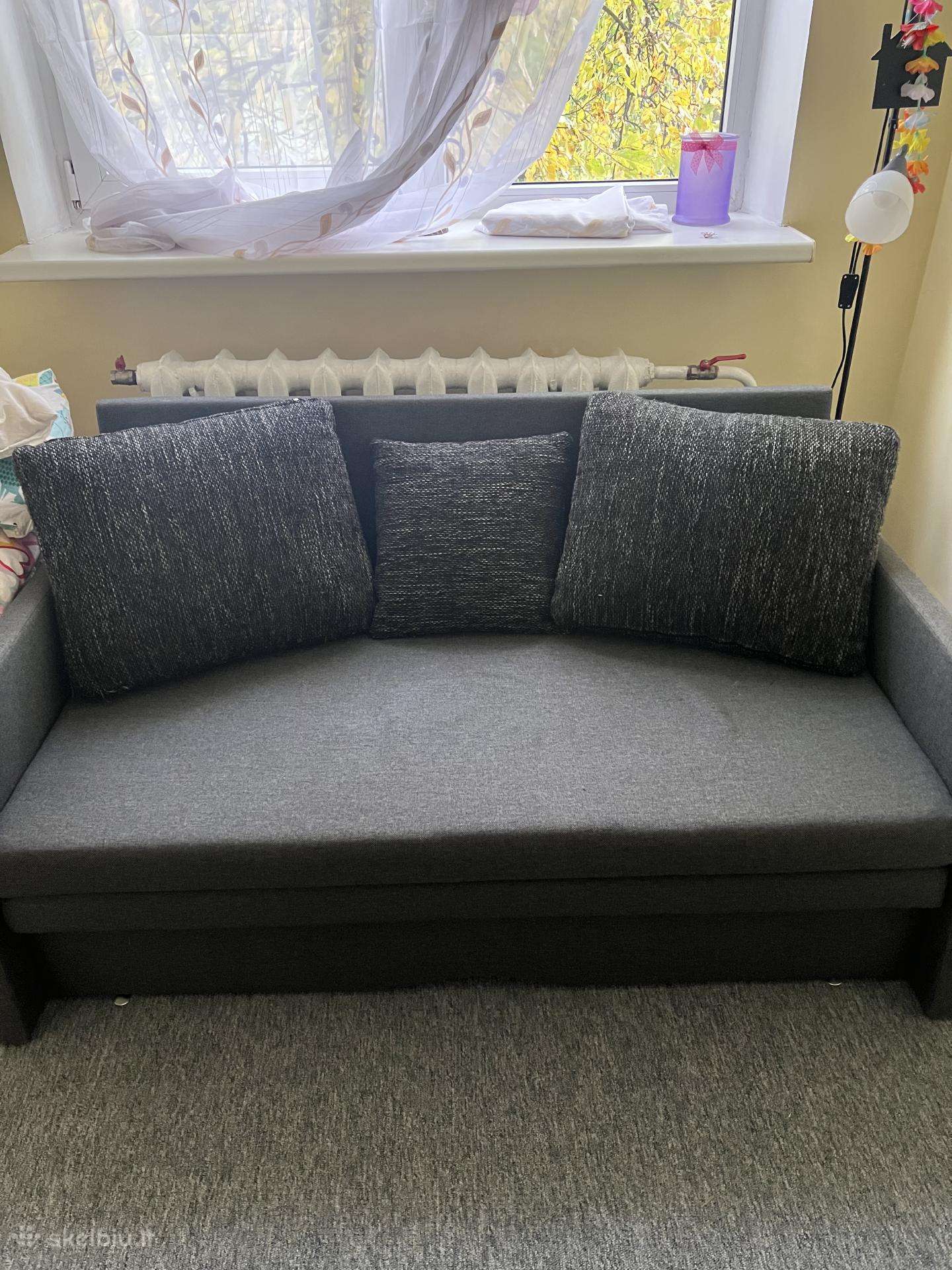 Sofa- lova