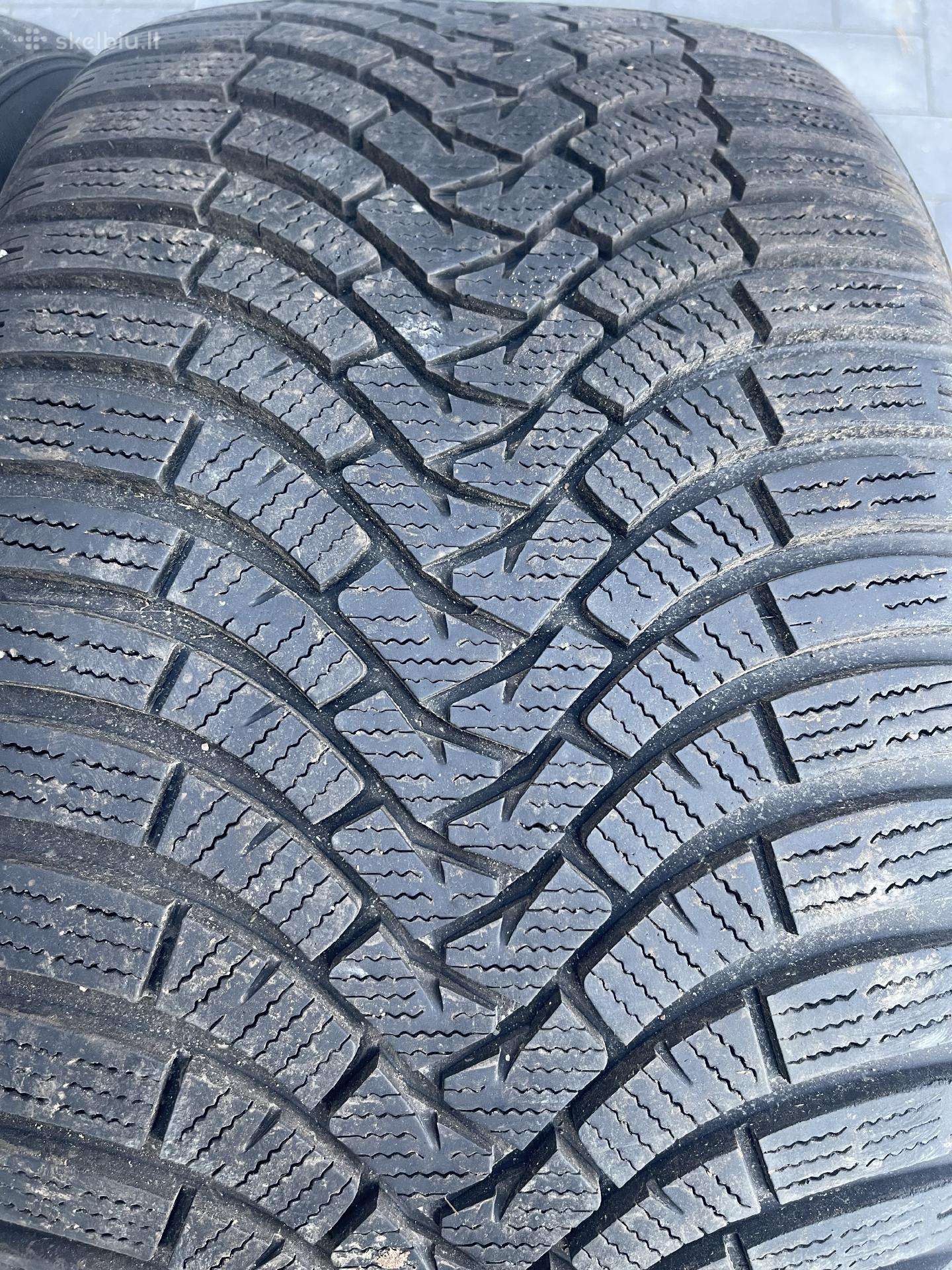 Padangos žiemines 295/35r21