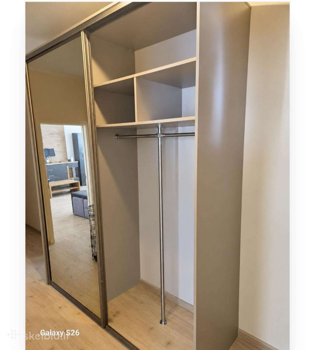 Parduodama montuojama spinta – 450 €.