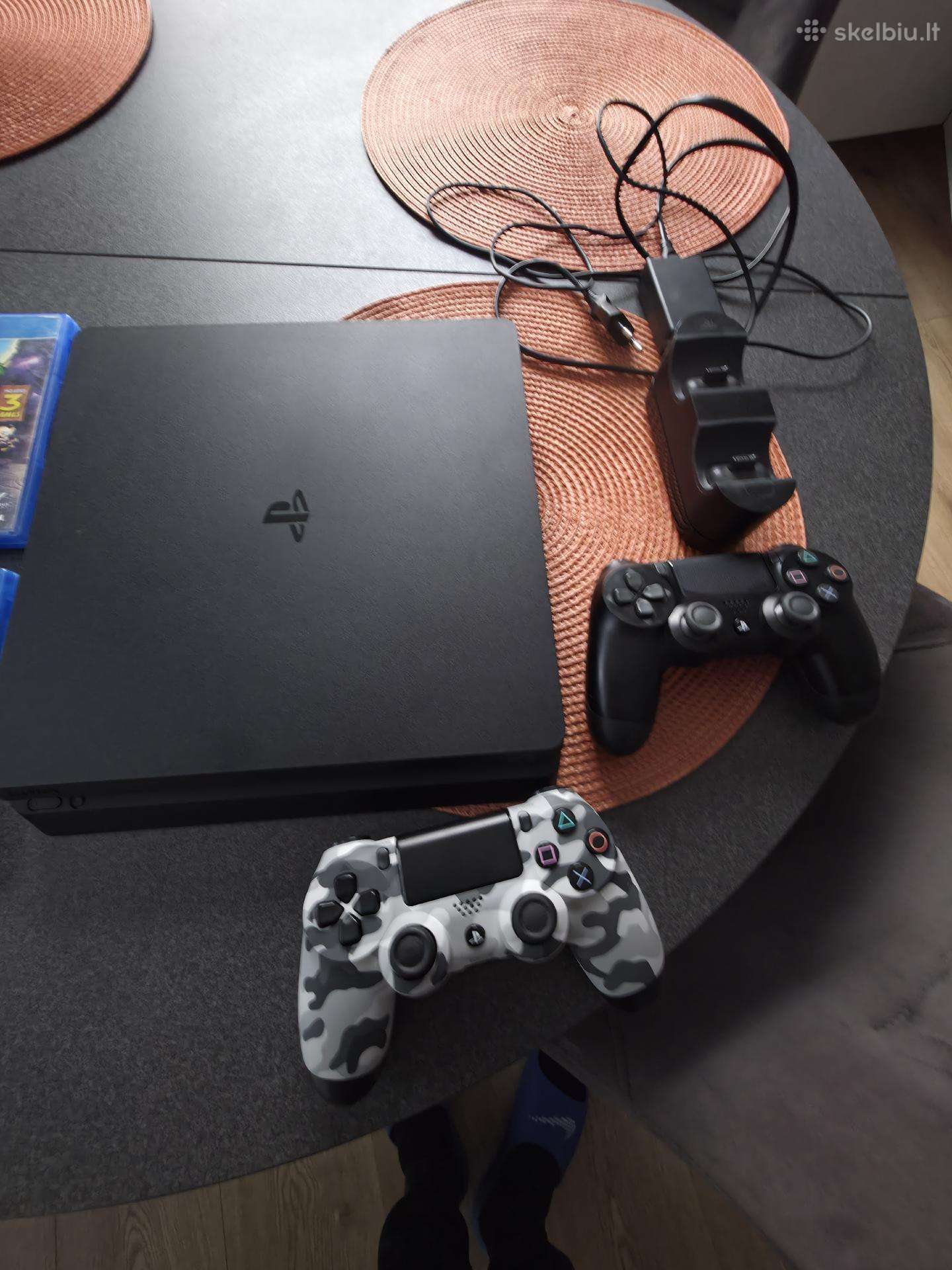 Playstation 4 slim