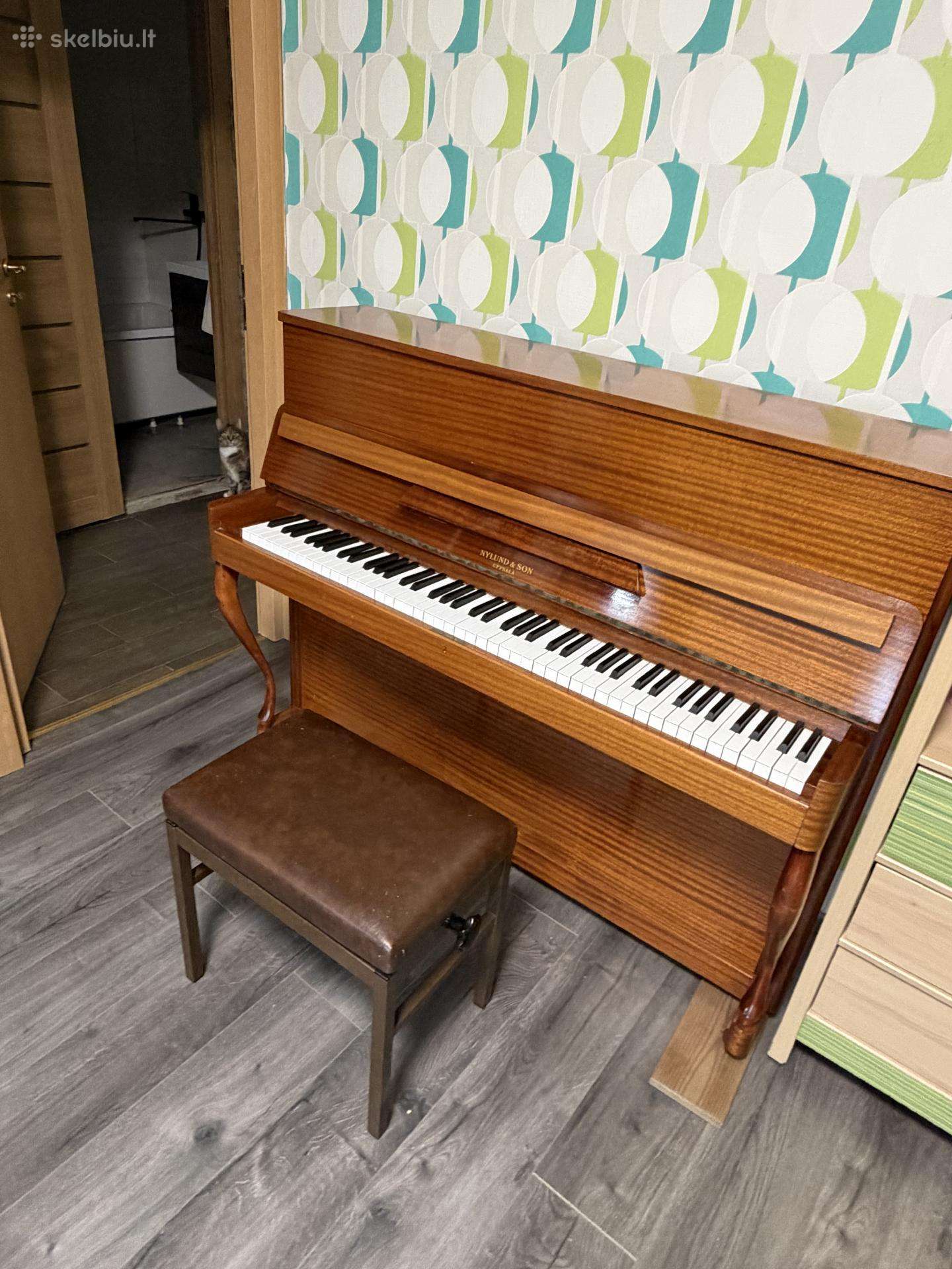 Švediškas pianinas Nylund & Son su kėdute