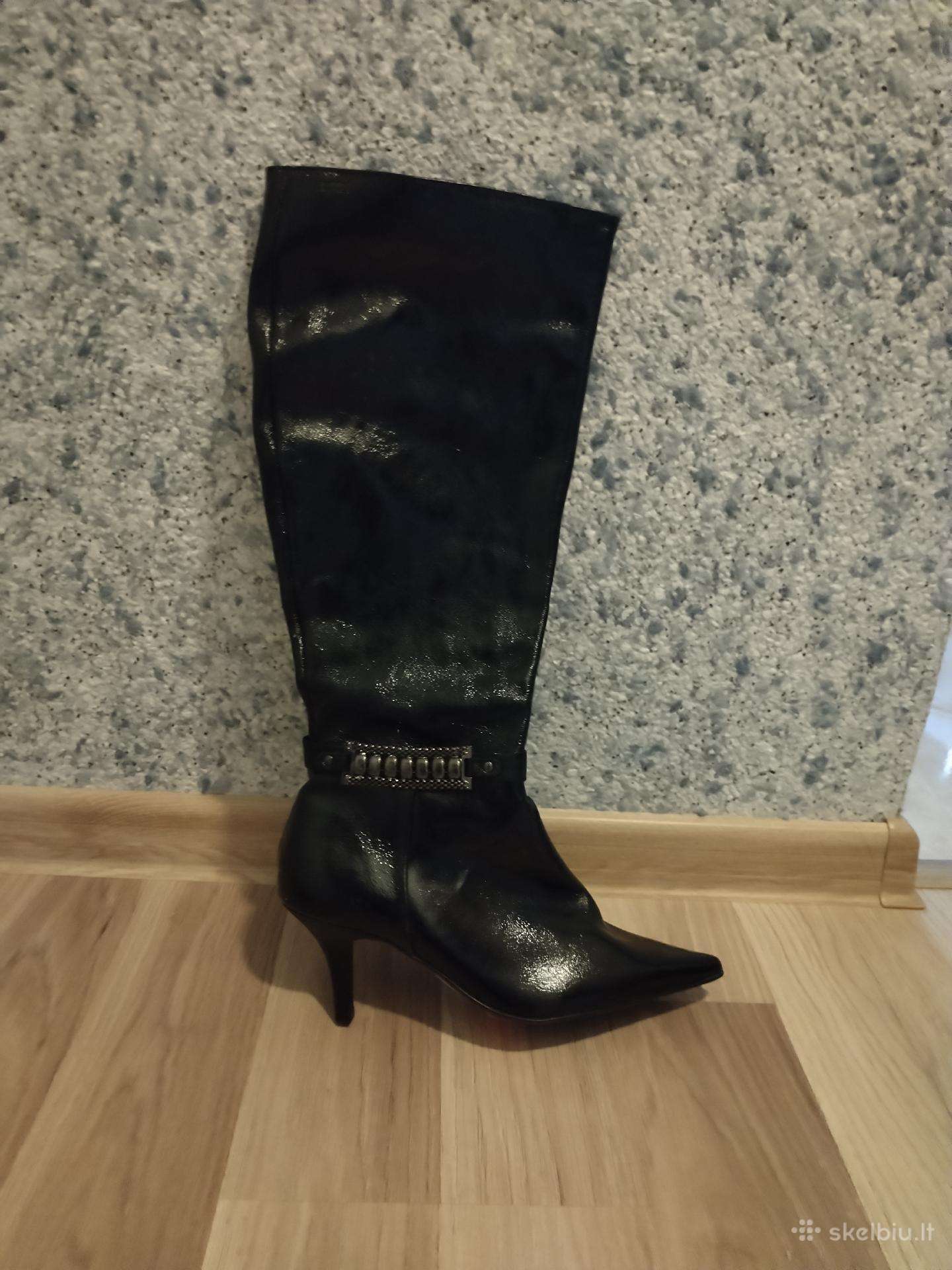 Parduodami ilgaauliai batai