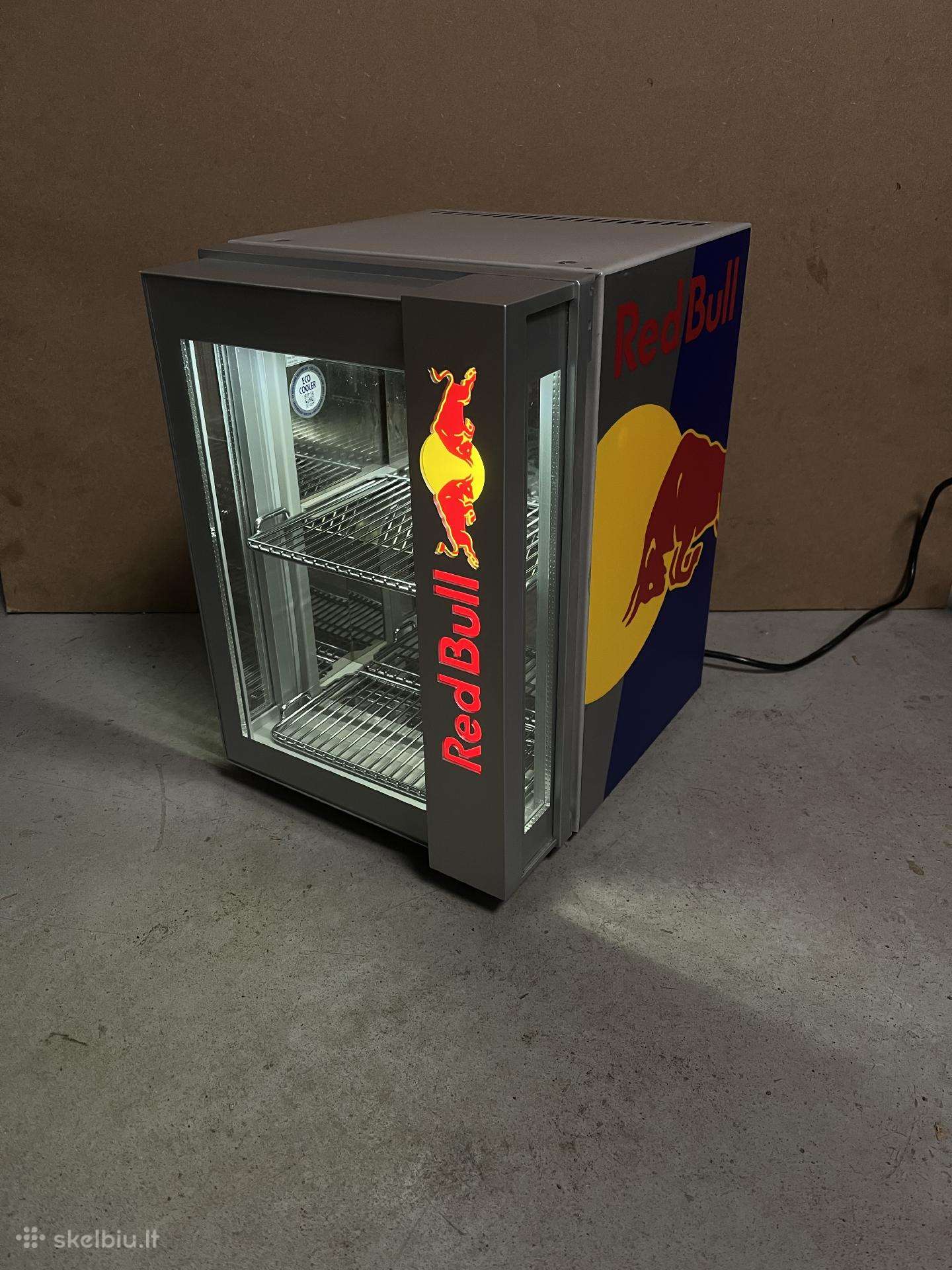 Retas Red bull mažas šaldytuvas