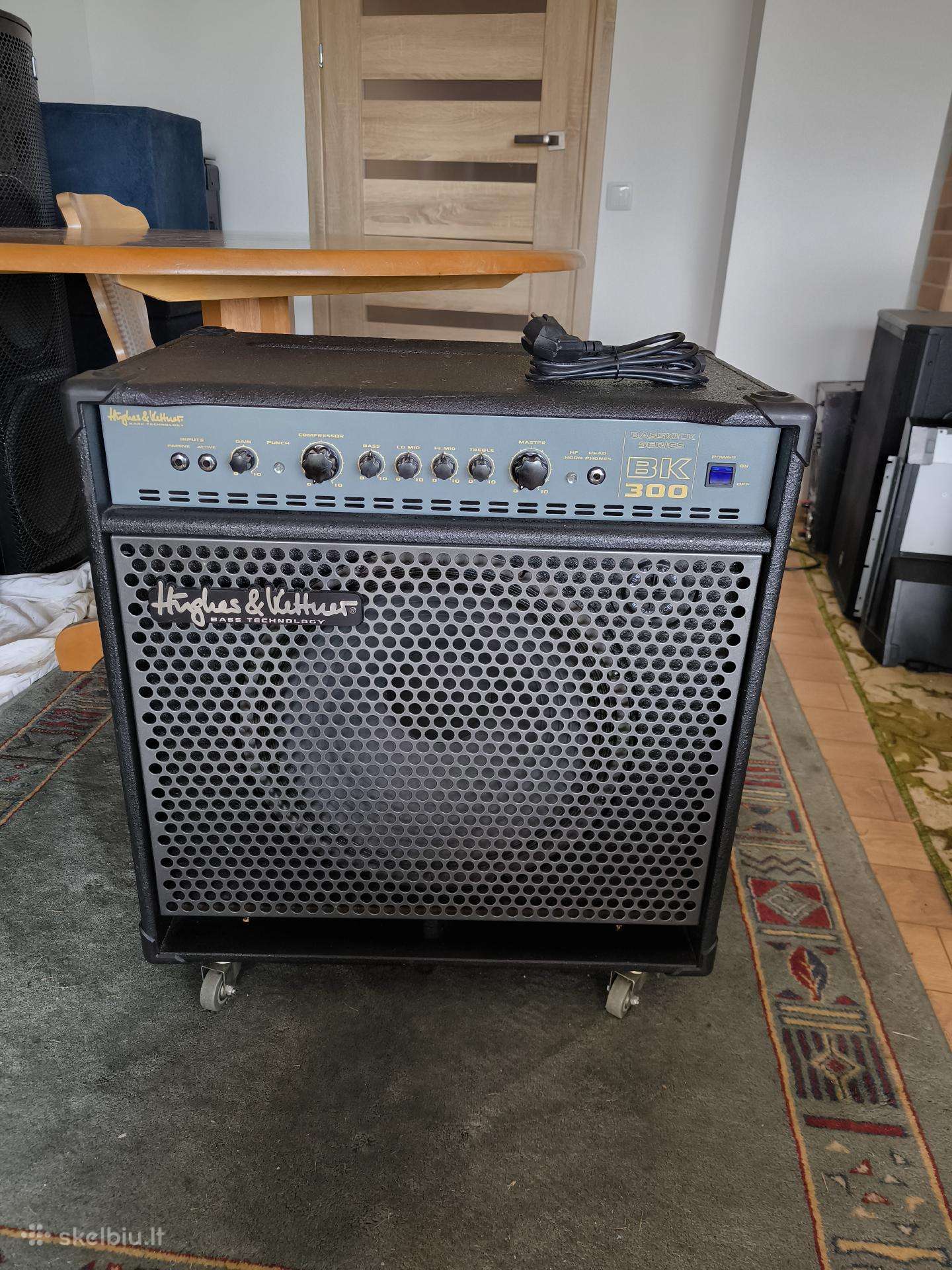 Bass kabinetas Hughes&kettner bk 300