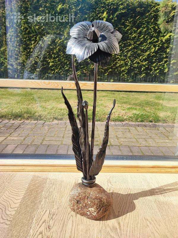 Rankų darbo metalinė gėlė