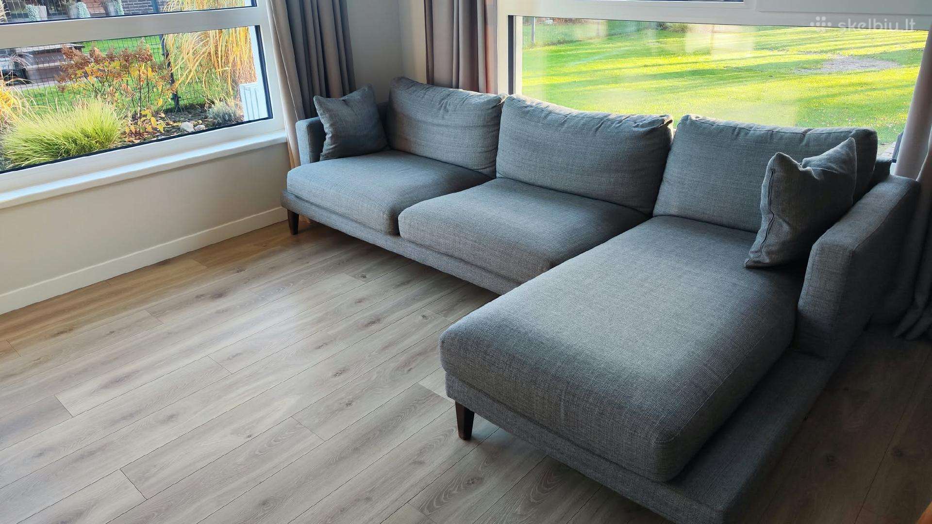 Vilmers sofa su gulima dalimi