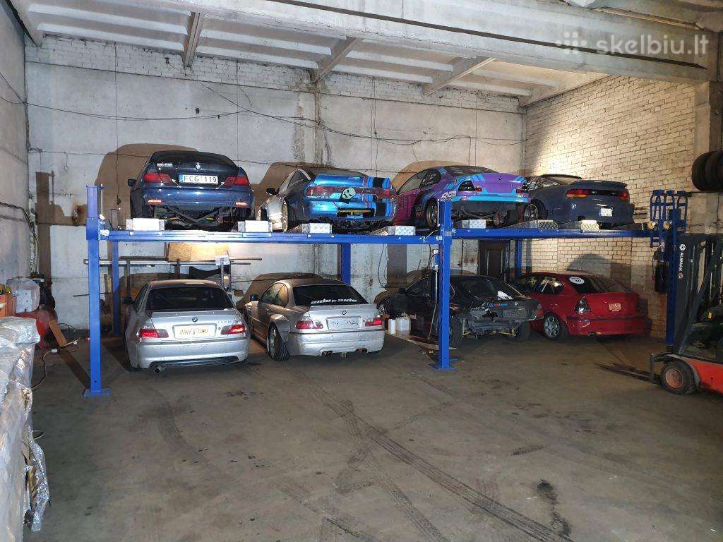 Parduodami keturi automobilių parkavimo keltuvai